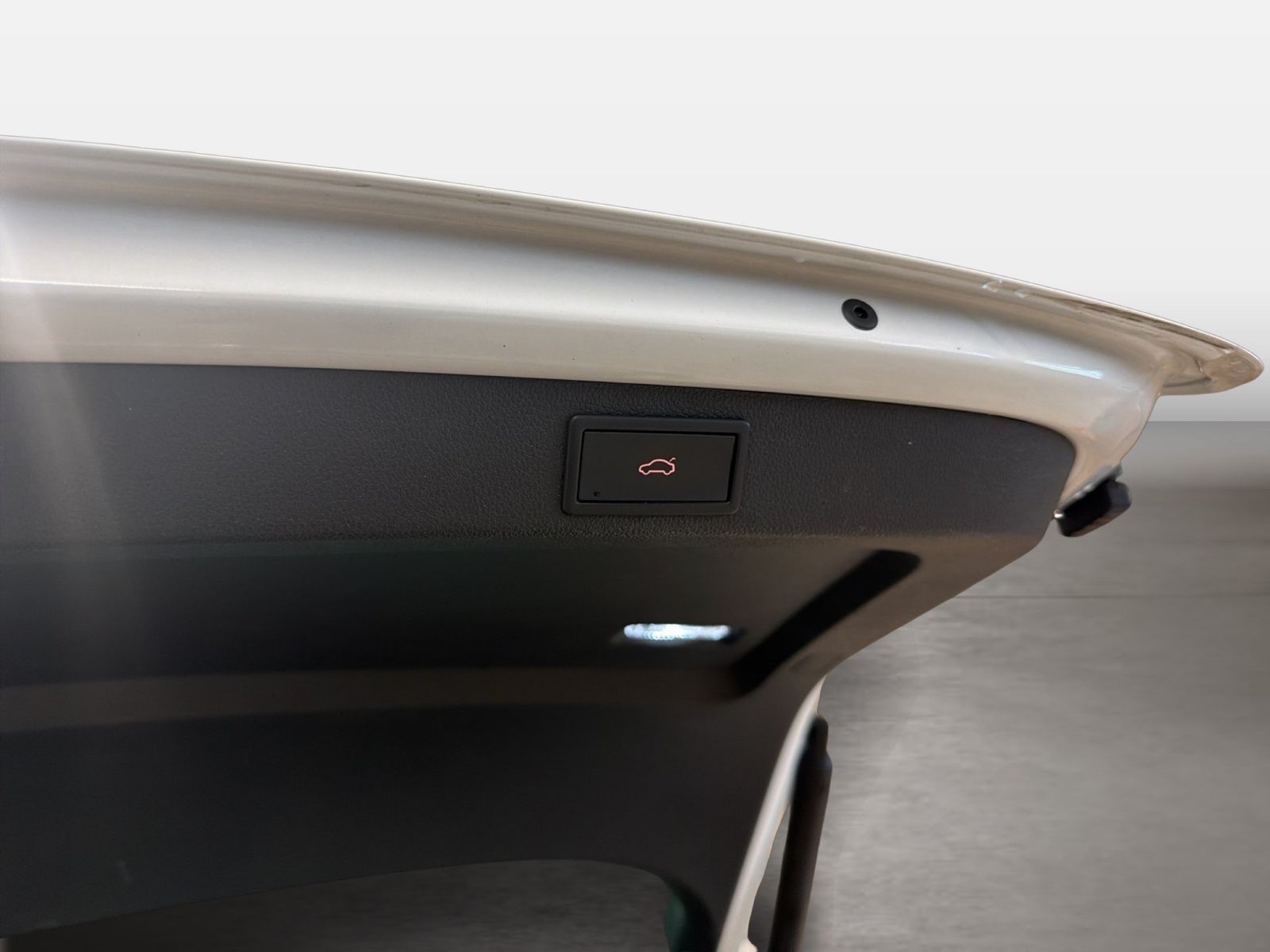 Fahrzeugabbildung SKODA Superb Combi 2.0 TDI Premium Edition ACC|LED|PDC