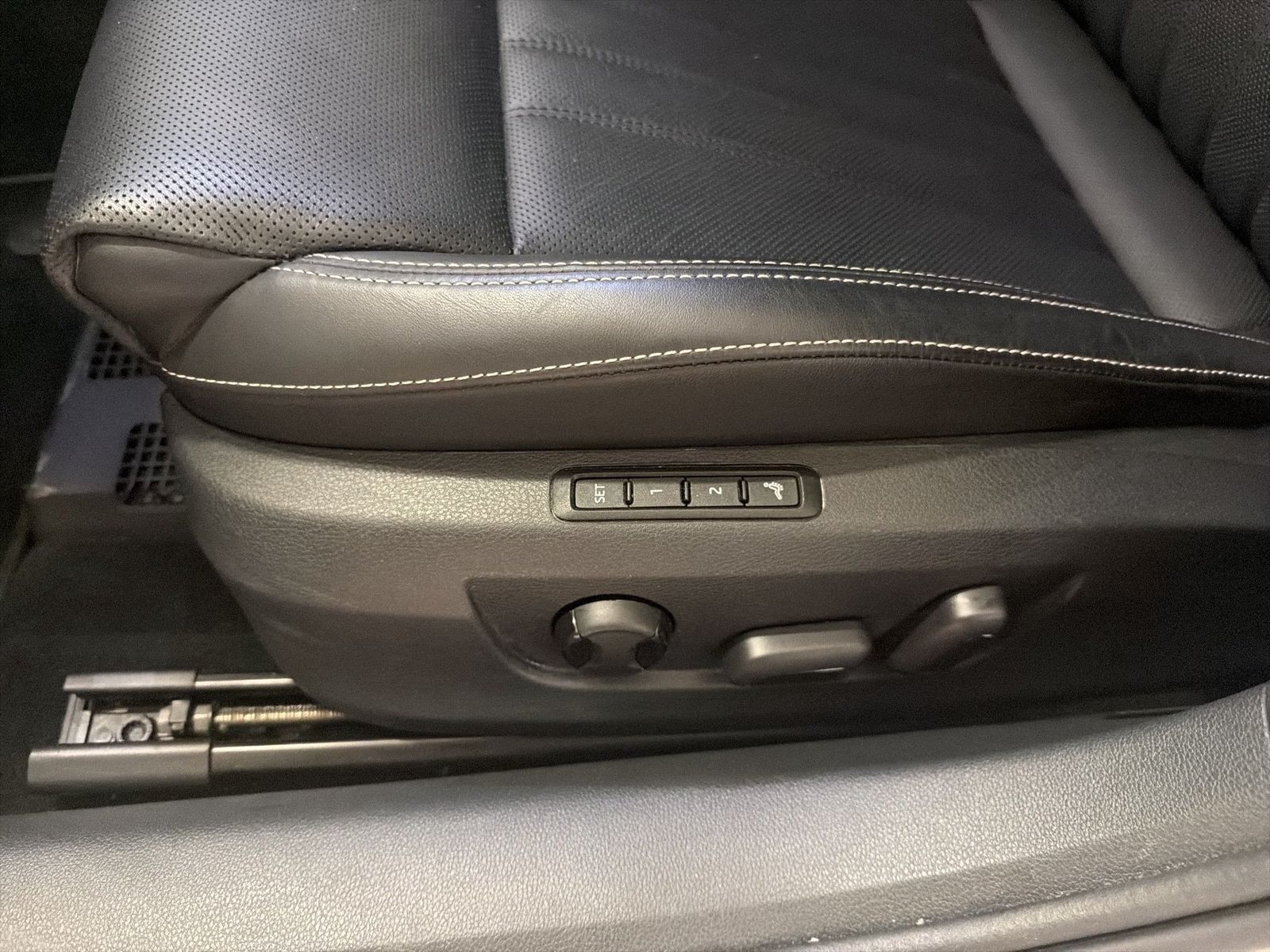 Fahrzeugabbildung SKODA Superb Combi 2.0 TDI Premium Edition ACC|LED|PDC