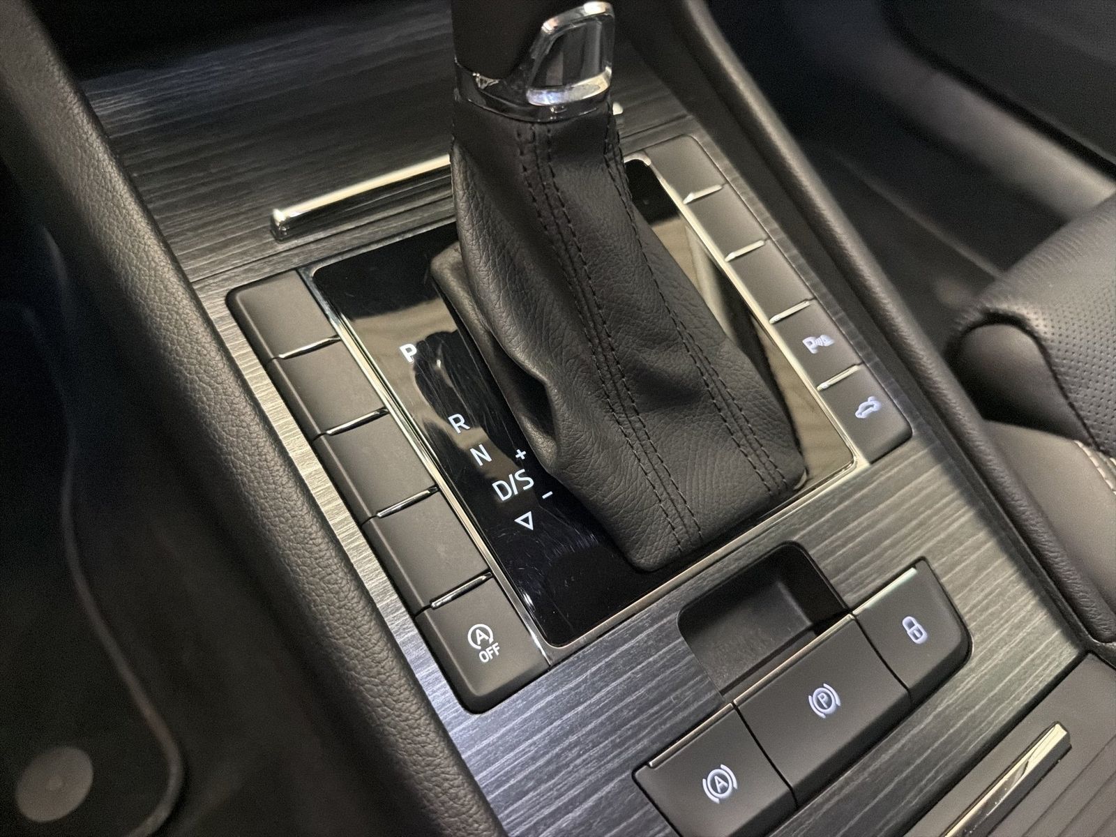 Fahrzeugabbildung SKODA Superb Combi 2.0 TDI Premium Edition ACC|LED|PDC