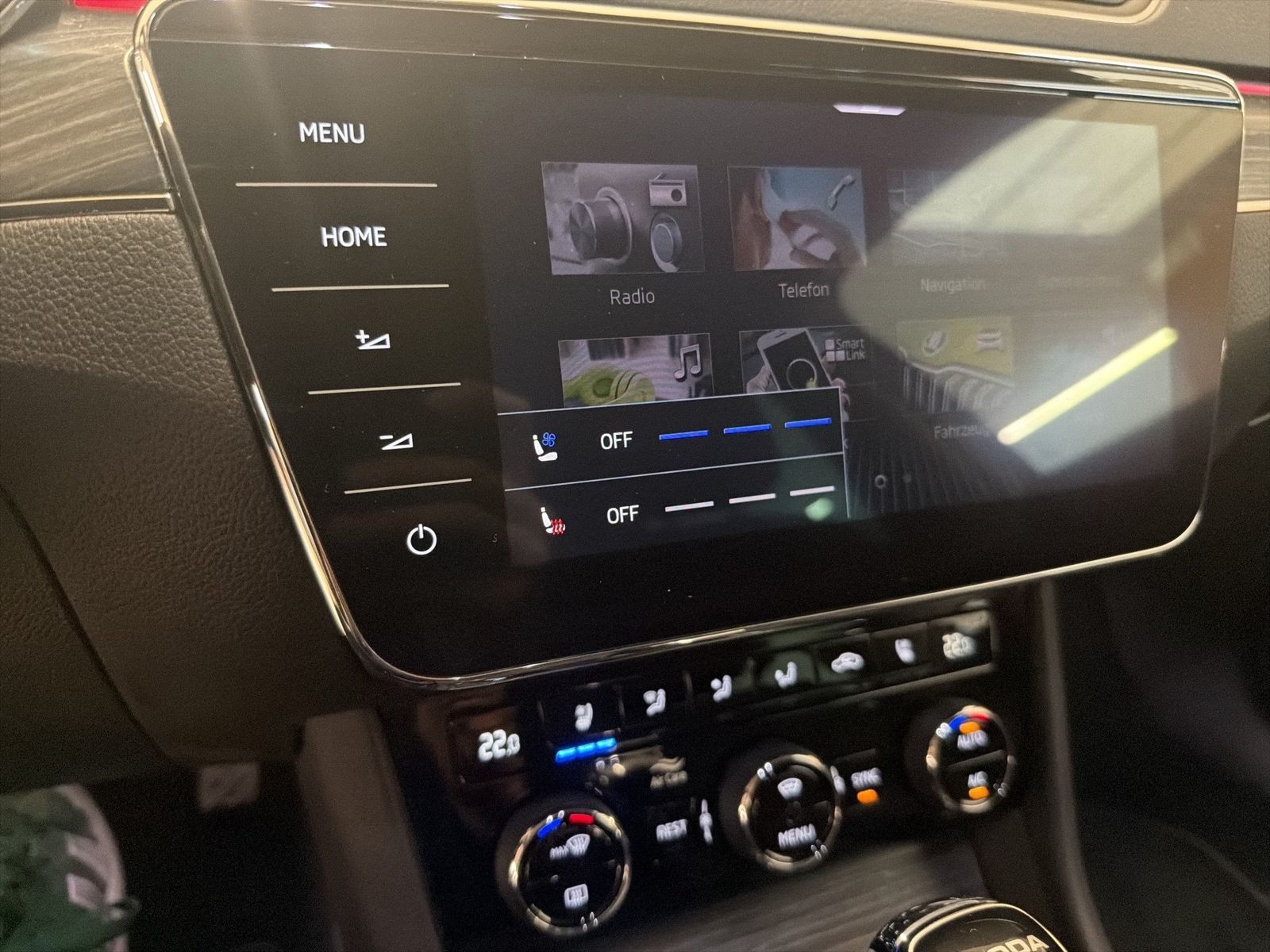 Fahrzeugabbildung SKODA Superb Combi 2.0 TDI Premium Edition ACC|LED|PDC