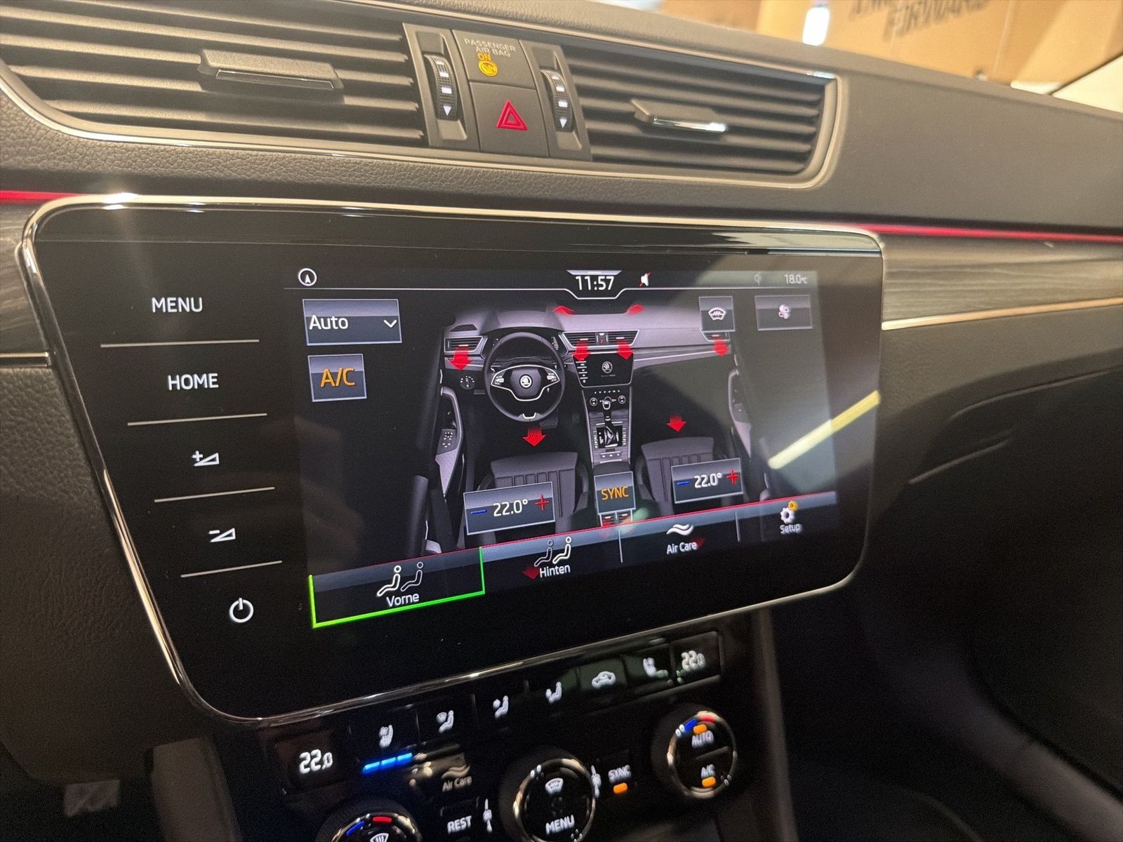 Fahrzeugabbildung SKODA Superb Combi 2.0 TDI Premium Edition ACC|LED|PDC