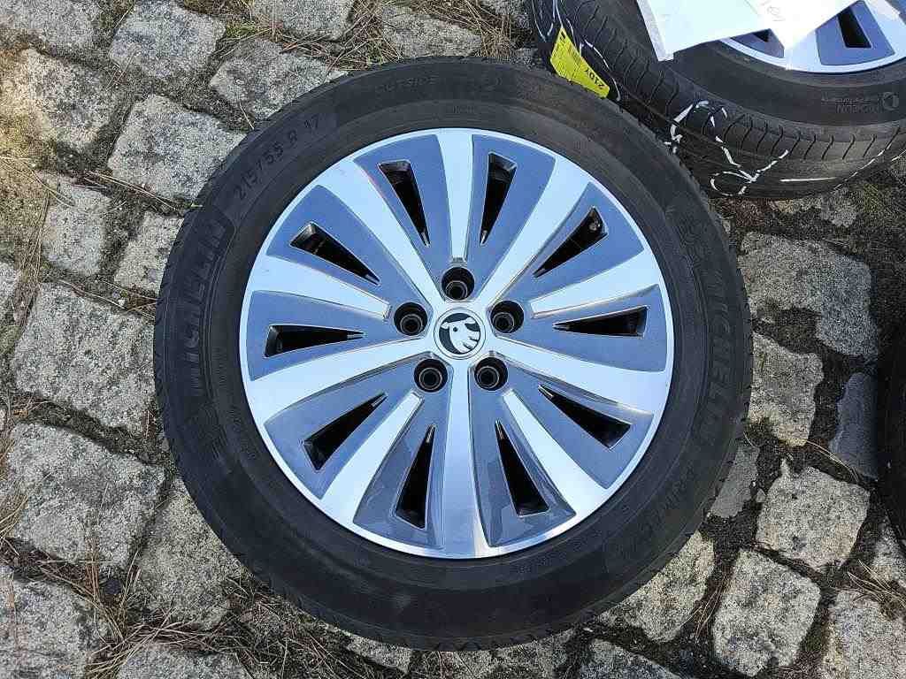 Fahrzeugabbildung SKODA Superb Combi 2.0 TDI Premium Edition ACC|LED|PDC