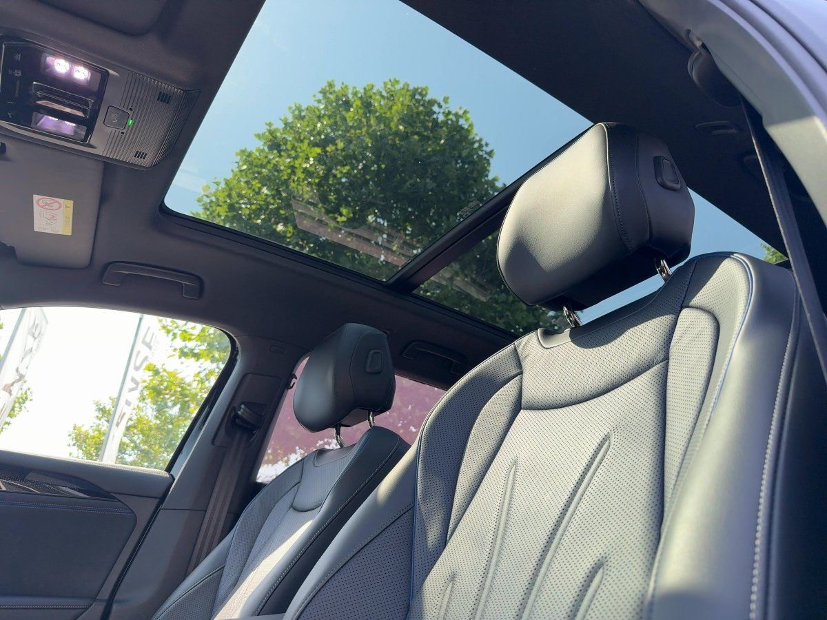 Fahrzeugabbildung Volkswagen Tayron R-Line 2.0 l TDI 4MOTION DSG AHK Leder Pa - mit KI generiert/bearbeitet