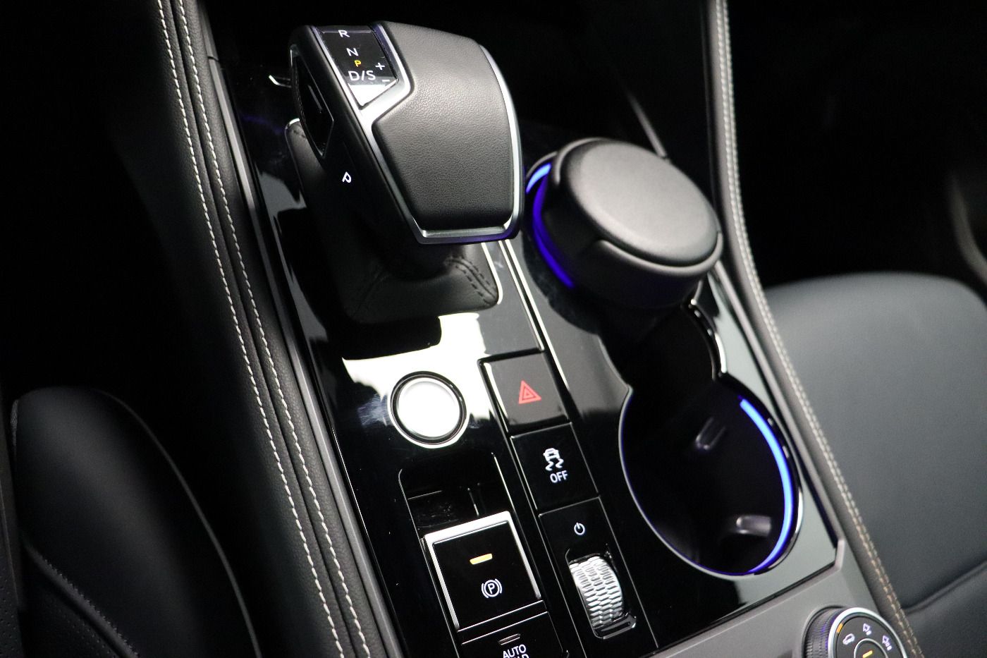 Fahrzeug autohaus mense Fahrzeugabbildung Volkswagen Touareg 3.0 TSI R-Line IQ.Light|Matrix|CarPlay