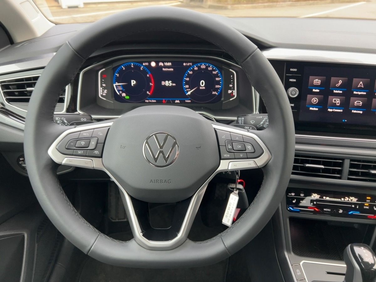 Fahrzeugabbildung Volkswagen Taigo 1.0 TSI DSG Style Navi ACC Winterräder