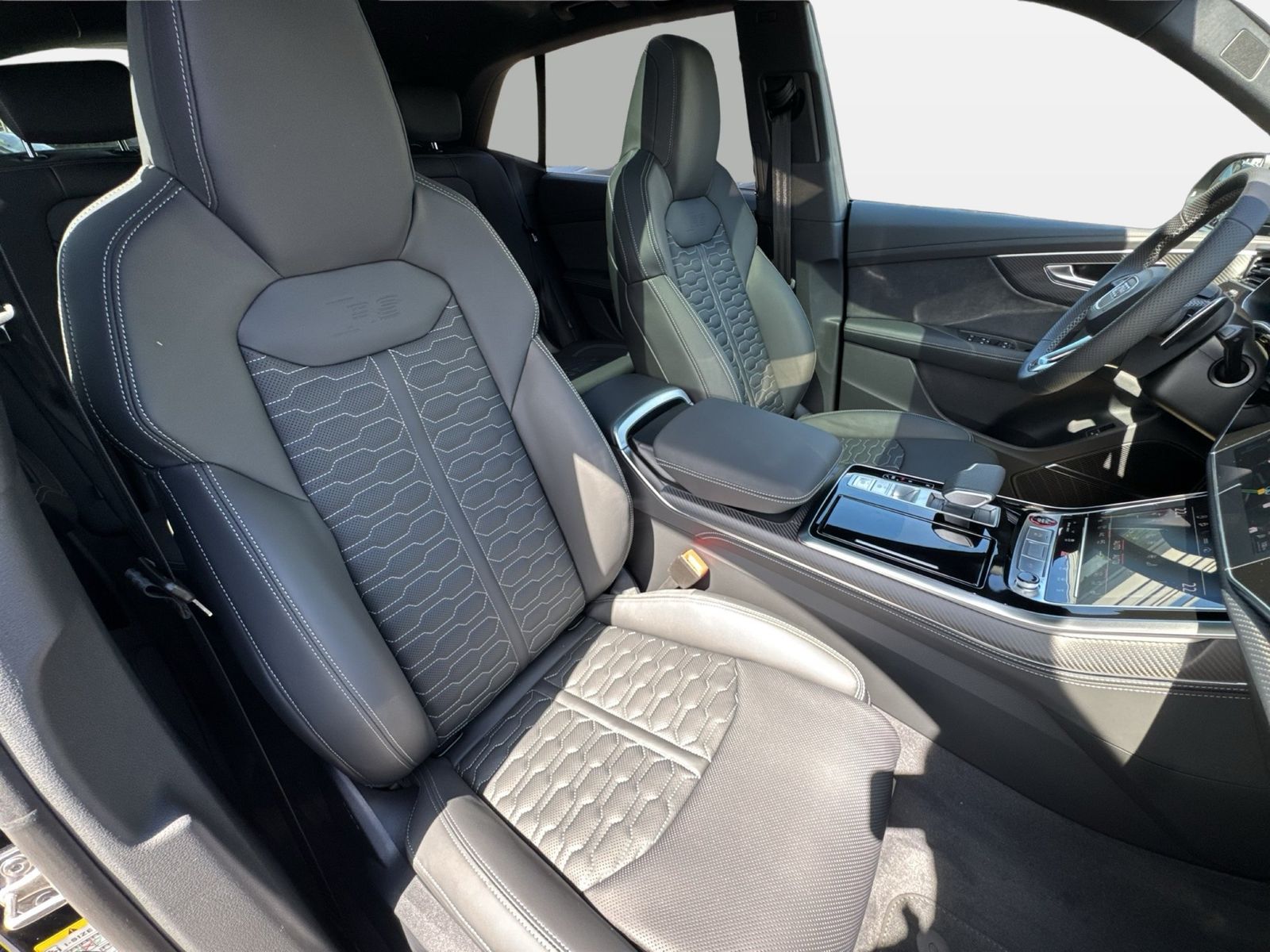 Fahrzeugabbildung Audi RS Q8 performance 305km/h|Matrix|B&O|HuD