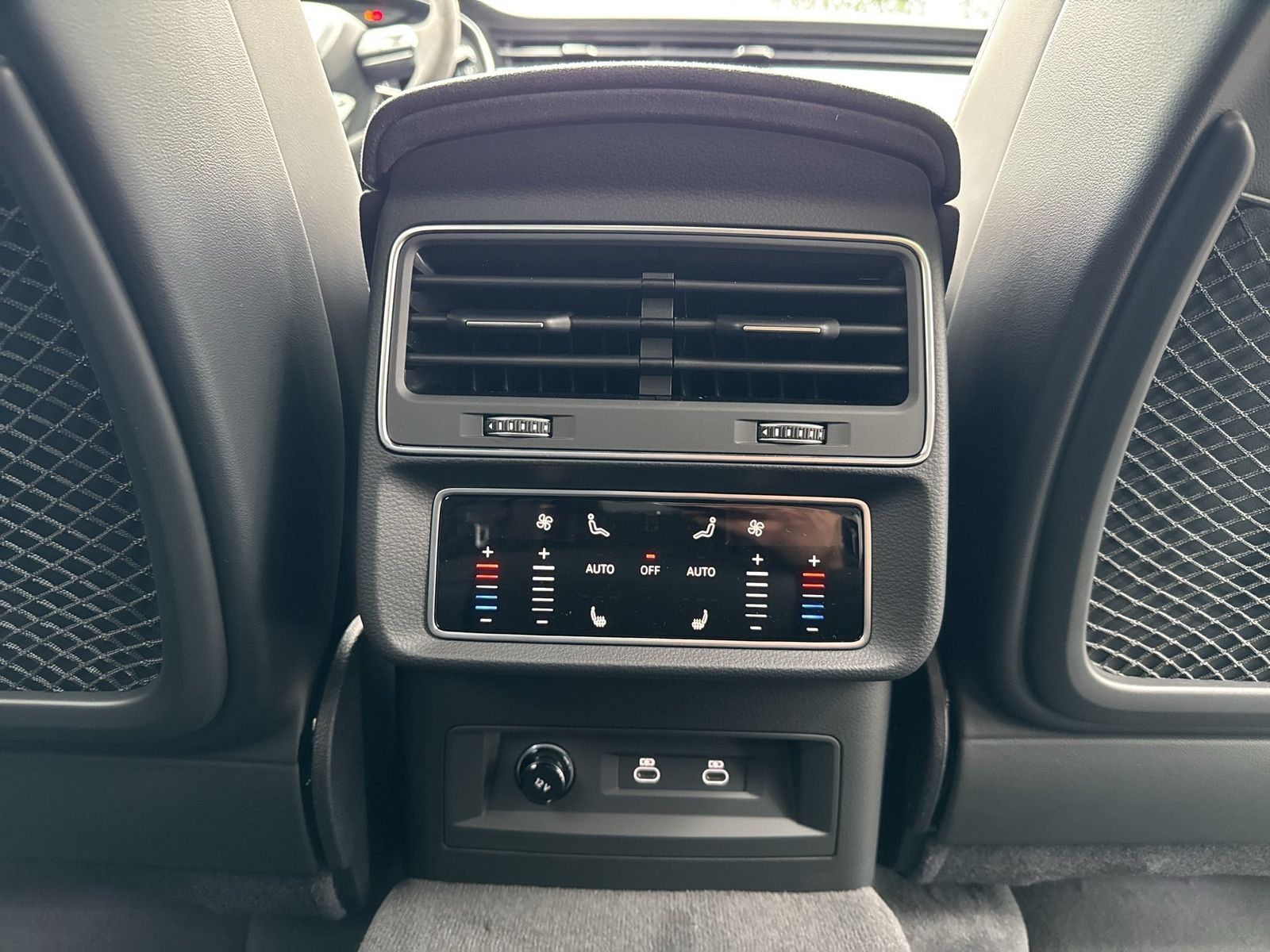 Fahrzeugabbildung Audi RS Q8 Performance 305km/h|Matrix|B&O|HuD