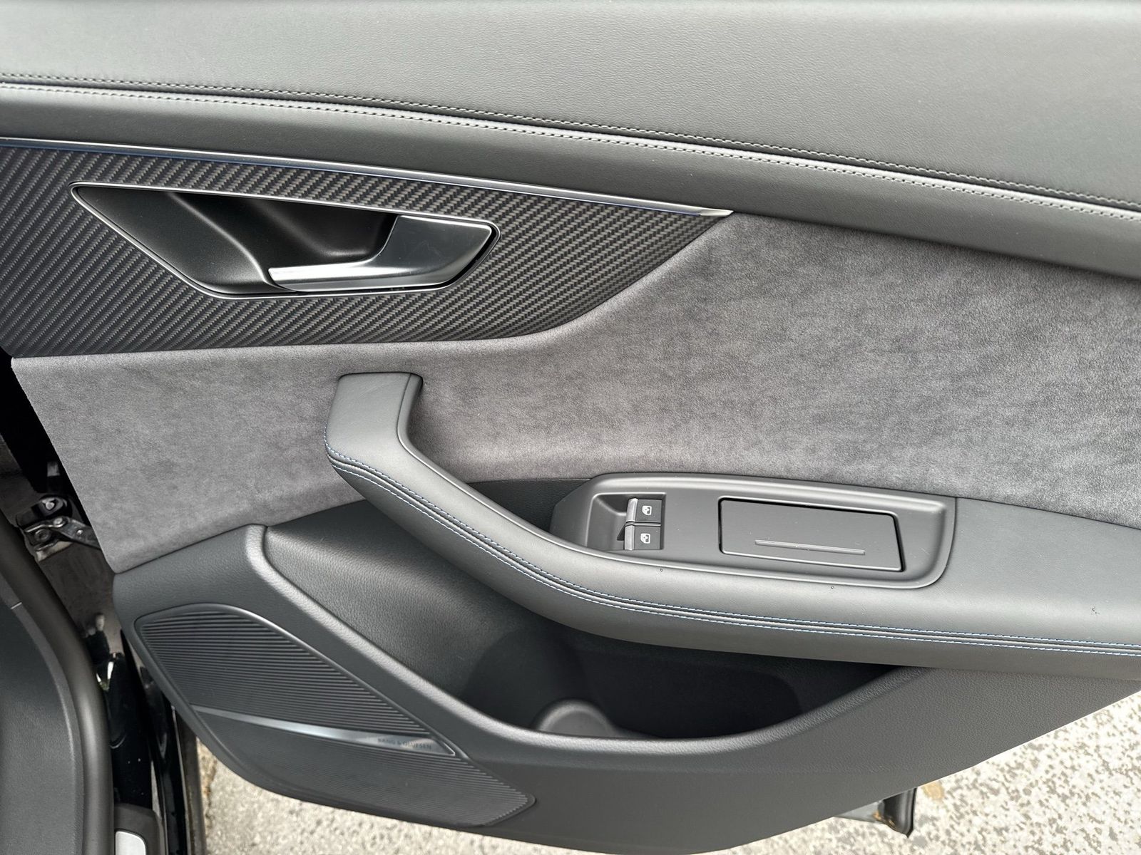Fahrzeugabbildung Audi RS Q8 Performance 305km/h|Matrix|B&O|HuD