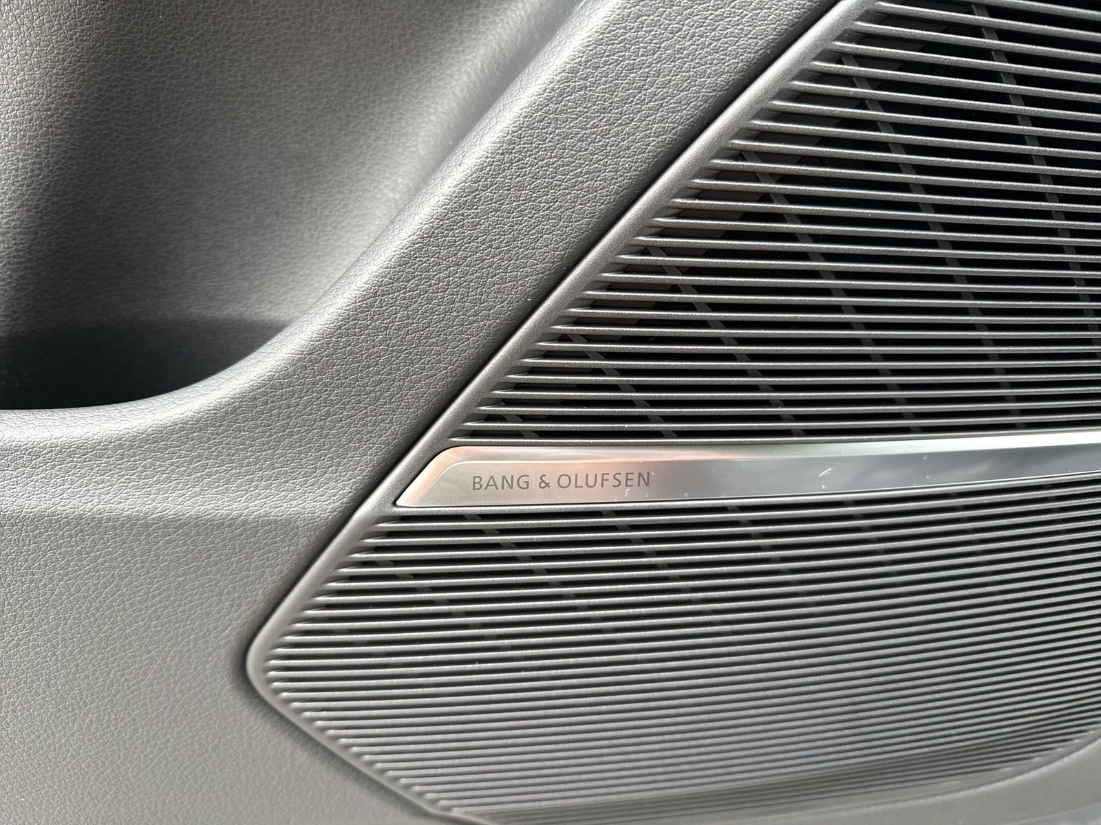 Fahrzeugabbildung Audi RS Q8 Performance 305km/h|Matrix|B&O|HuD