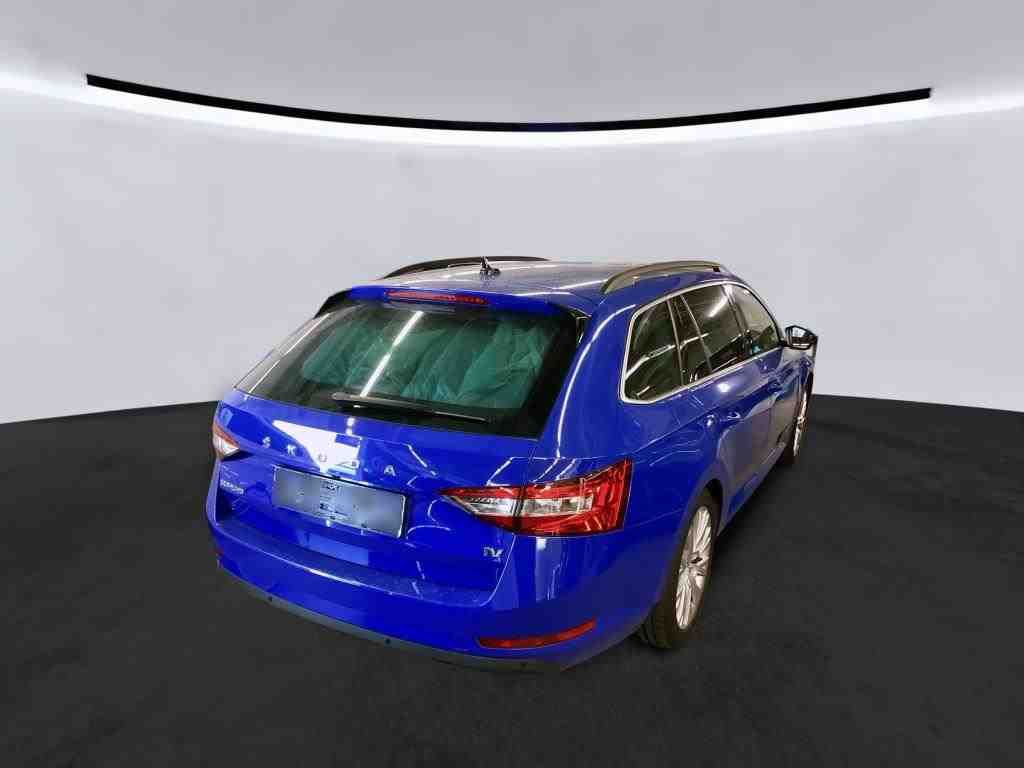 Fahrzeugabbildung SKODA Superb Combi 1.4l TSI iV 160kW 6-Gang-DSG 4xSHZG