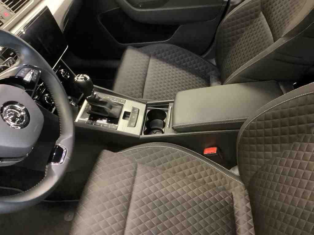 Fahrzeugabbildung SKODA Superb Combi 1.4l TSI iV 160kW 6-Gang-DSG 4xSHZG