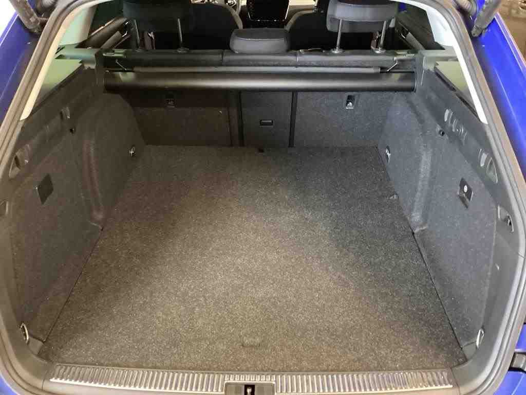 Fahrzeugabbildung SKODA Superb Combi 1.4l TSI iV 160kW 6-Gang-DSG 4xSHZG