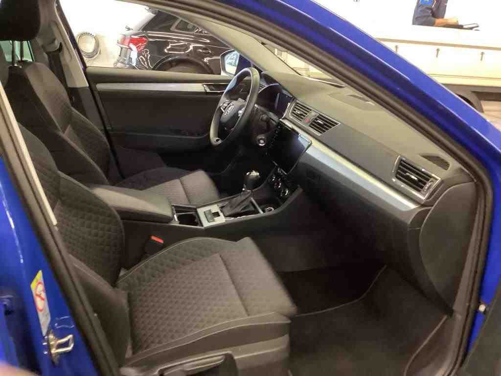 Fahrzeugabbildung SKODA Superb Combi 1.4l TSI iV 160kW 6-Gang-DSG 4xSHZG