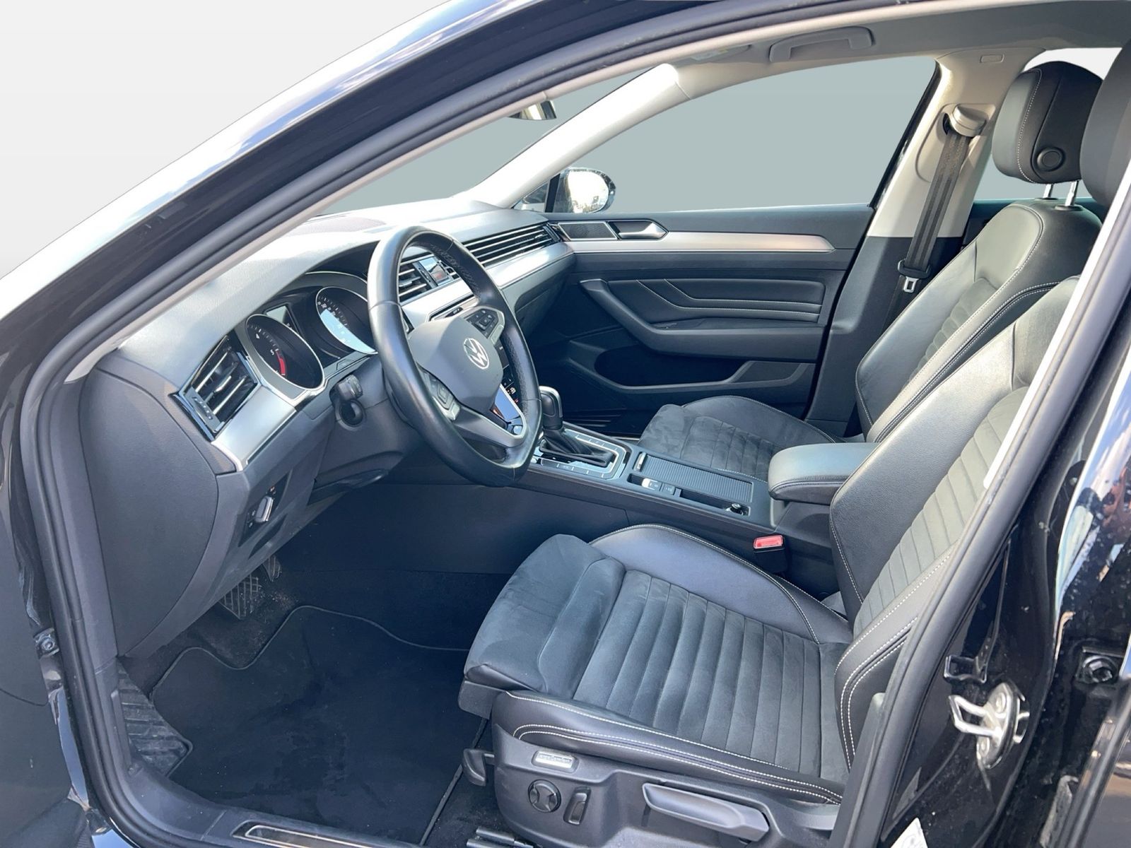 Fahrzeugabbildung Volkswagen Passat Variant 2.0 TDI DSG Elegance IQ.Light|AHK