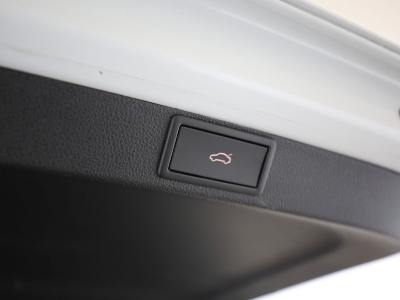 Fahrzeugabbildung SKODA Octavia Combi 2.0 TDI Sportline HUD|Pano|SD|ACC