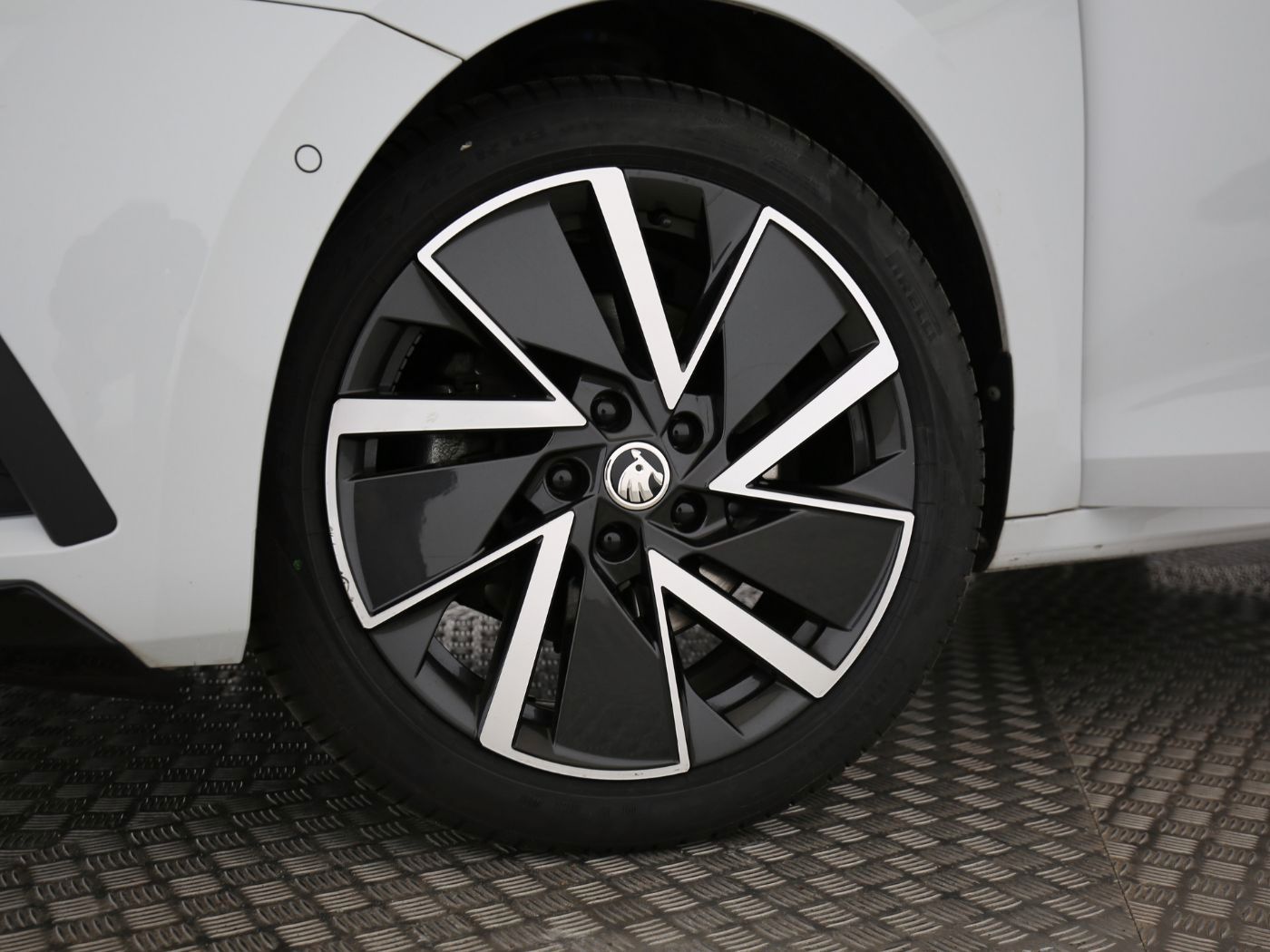 Fahrzeugabbildung SKODA Octavia Combi 2.0 TDI Sportline HUD|Pano|SD|ACC