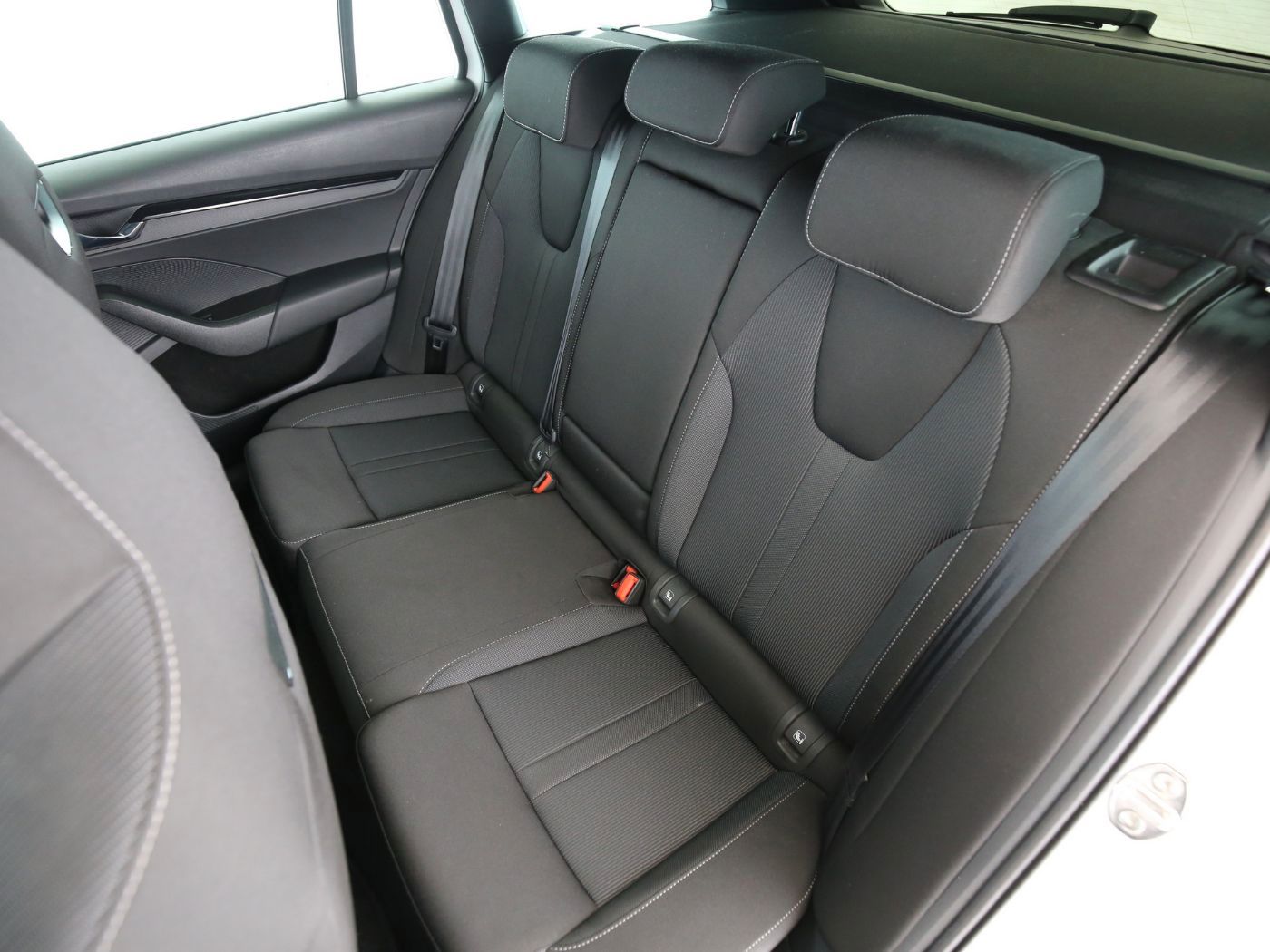 Fahrzeugabbildung SKODA Octavia Combi 2.0 TDI Sportline HUD|Pano|SD|ACC