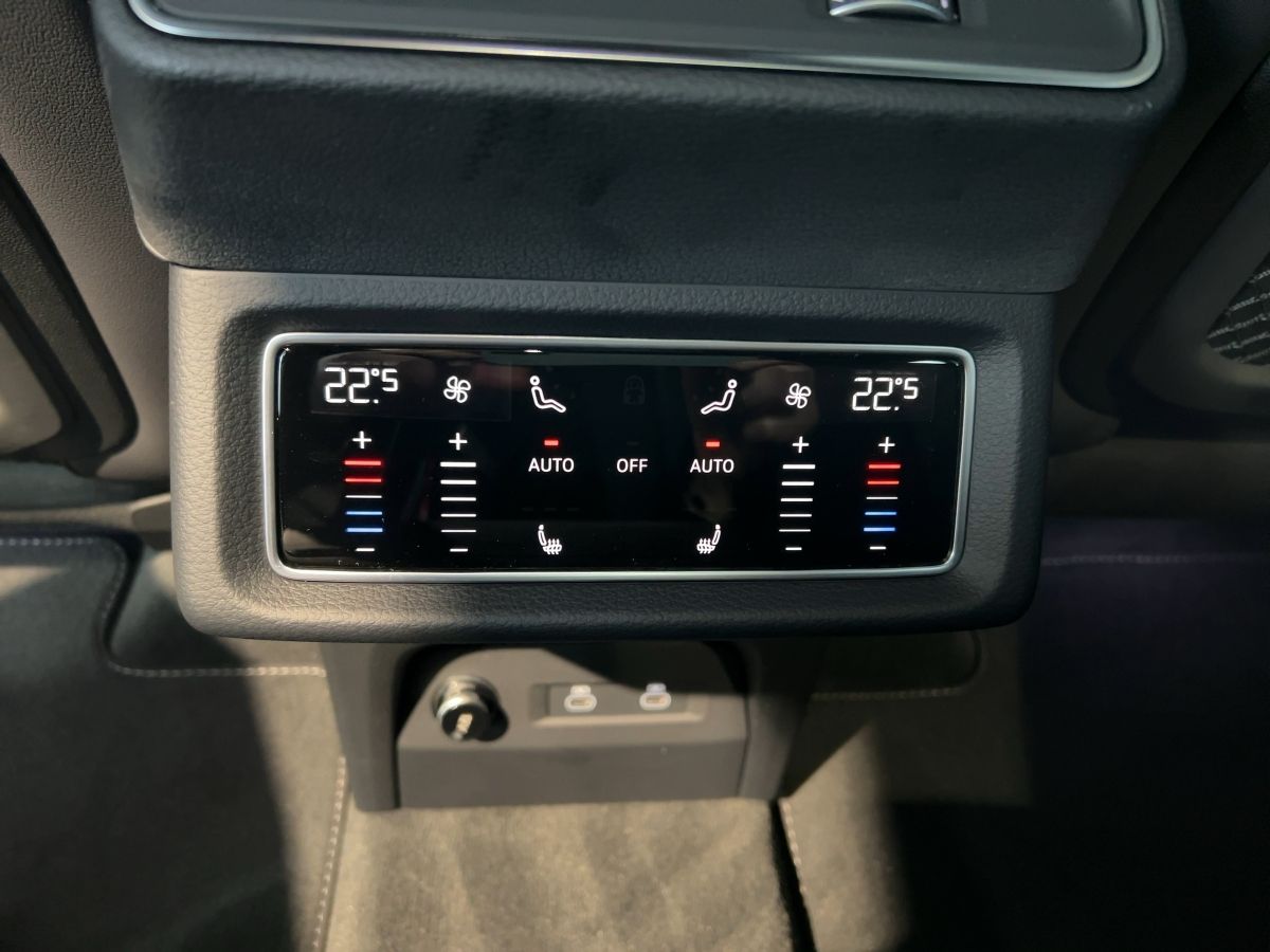 Fahrzeugabbildung Audi Q8 e-tron Sportback 50 quattro S line AKTION/UPE