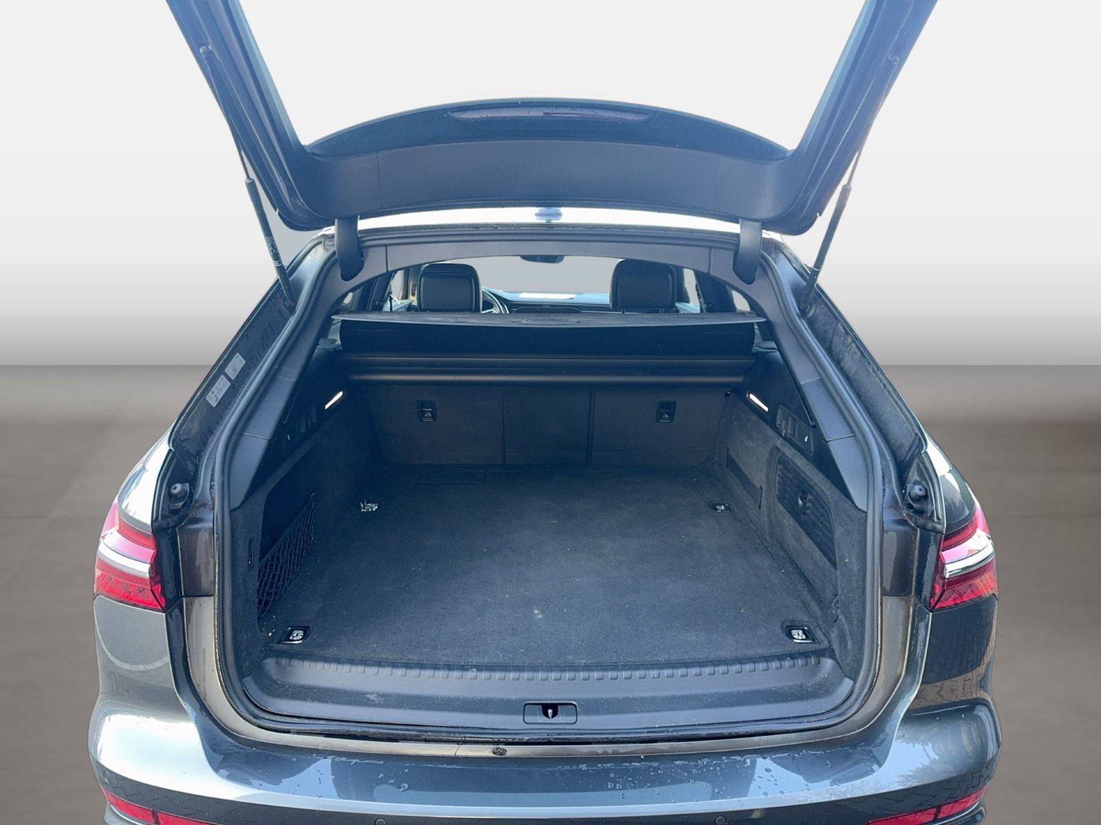 Fahrzeugabbildung Audi A6 Avant 55 TFSI e quattro S line Matrix|CarPlay