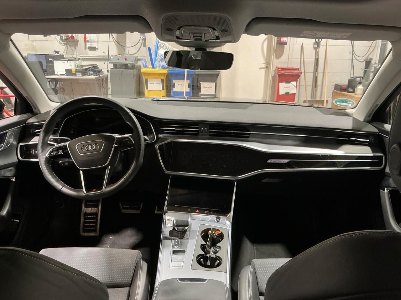 Fahrzeugabbildung Audi A6 Avant 55 TFSI e quattro S tronic S line AHK