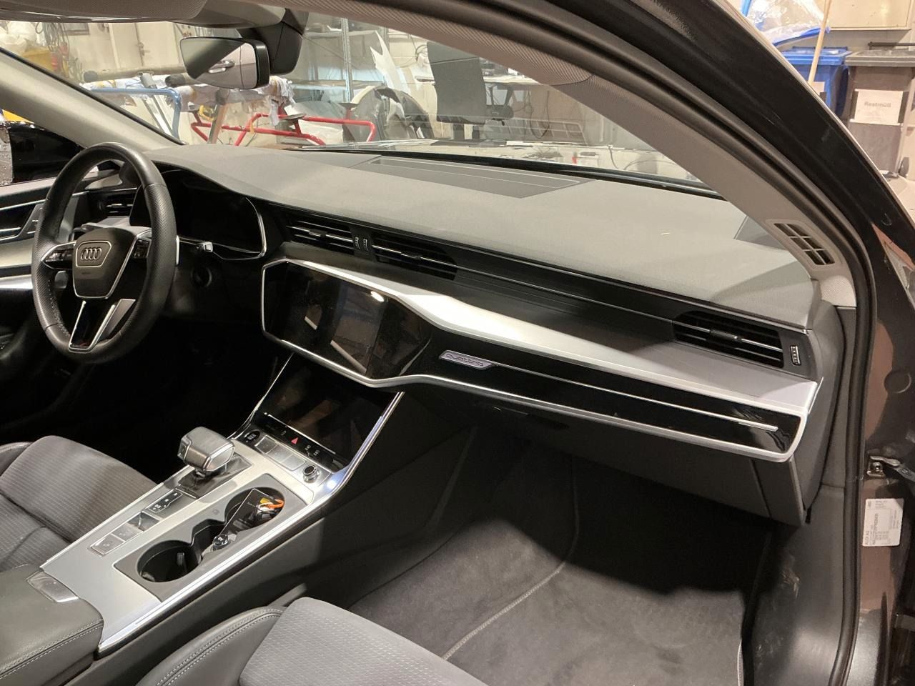 Fahrzeugabbildung Audi A6 Avant 55 TFSI e quattro S tronic S line AHK