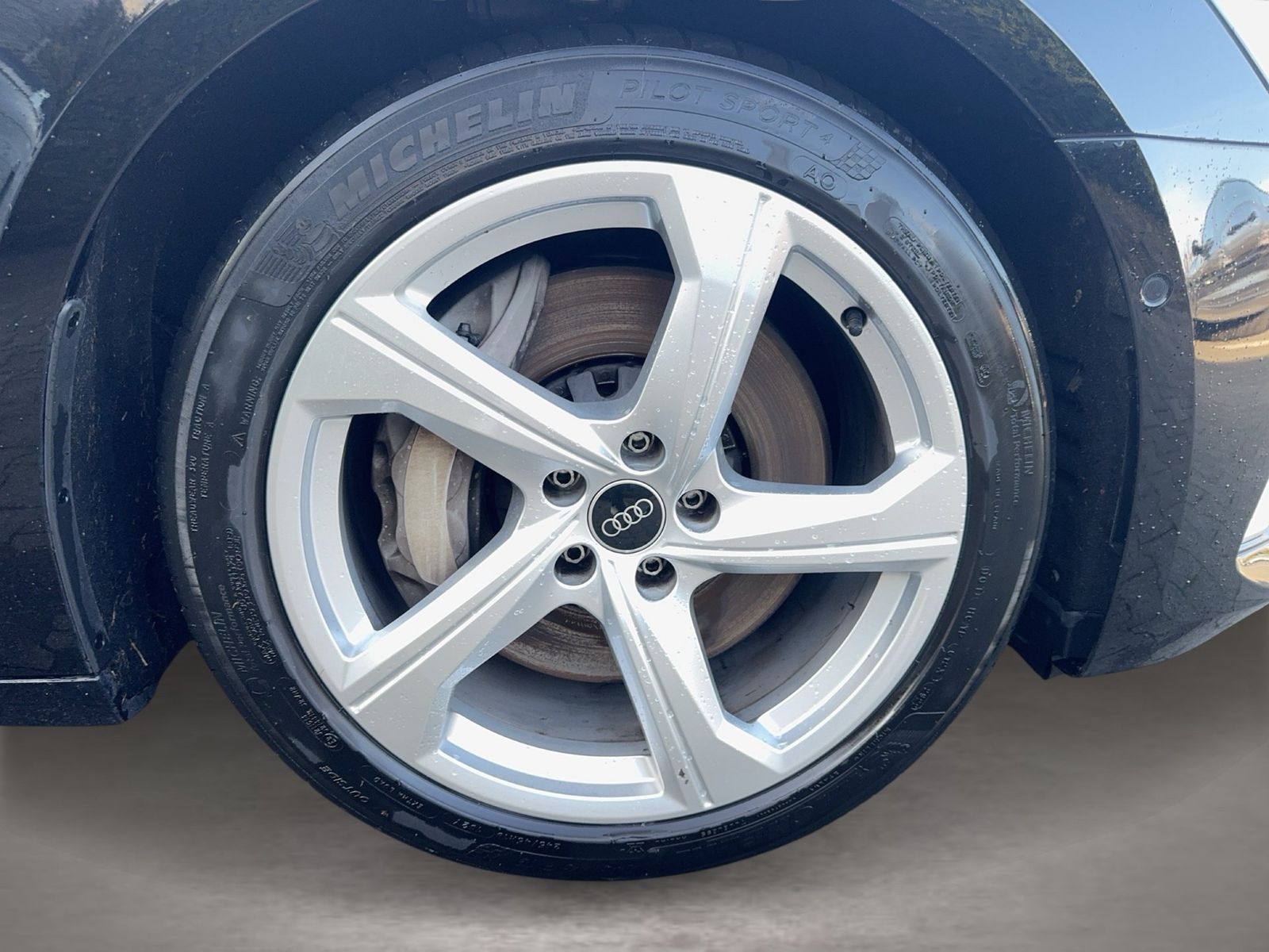 Fahrzeugabbildung Audi A6 Avant 50 TFSIe Quattro S tronic S line AHK