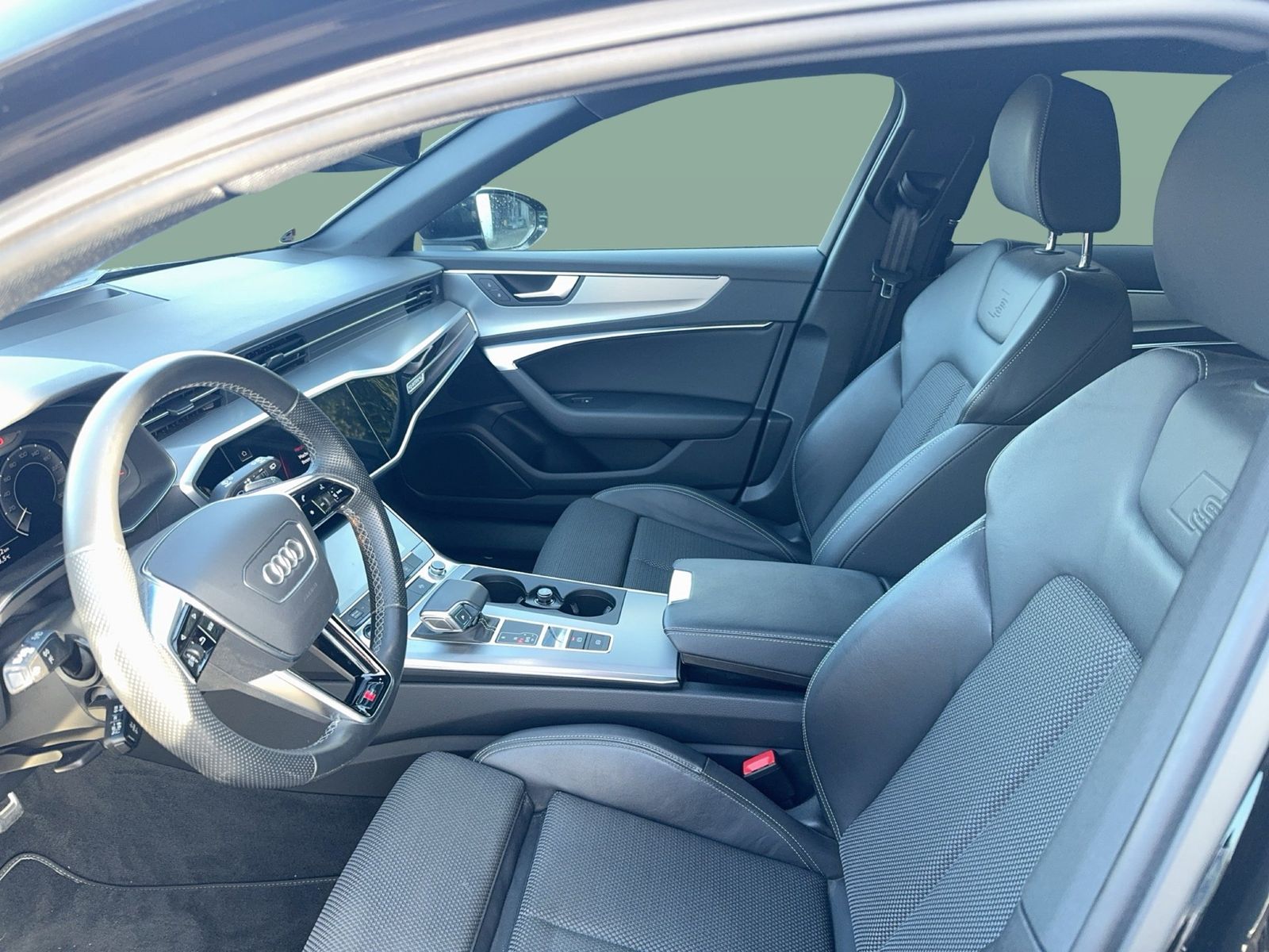 Fahrzeugabbildung Audi A6 Avant 50 TFSIe Quattro S tronic S line AHK