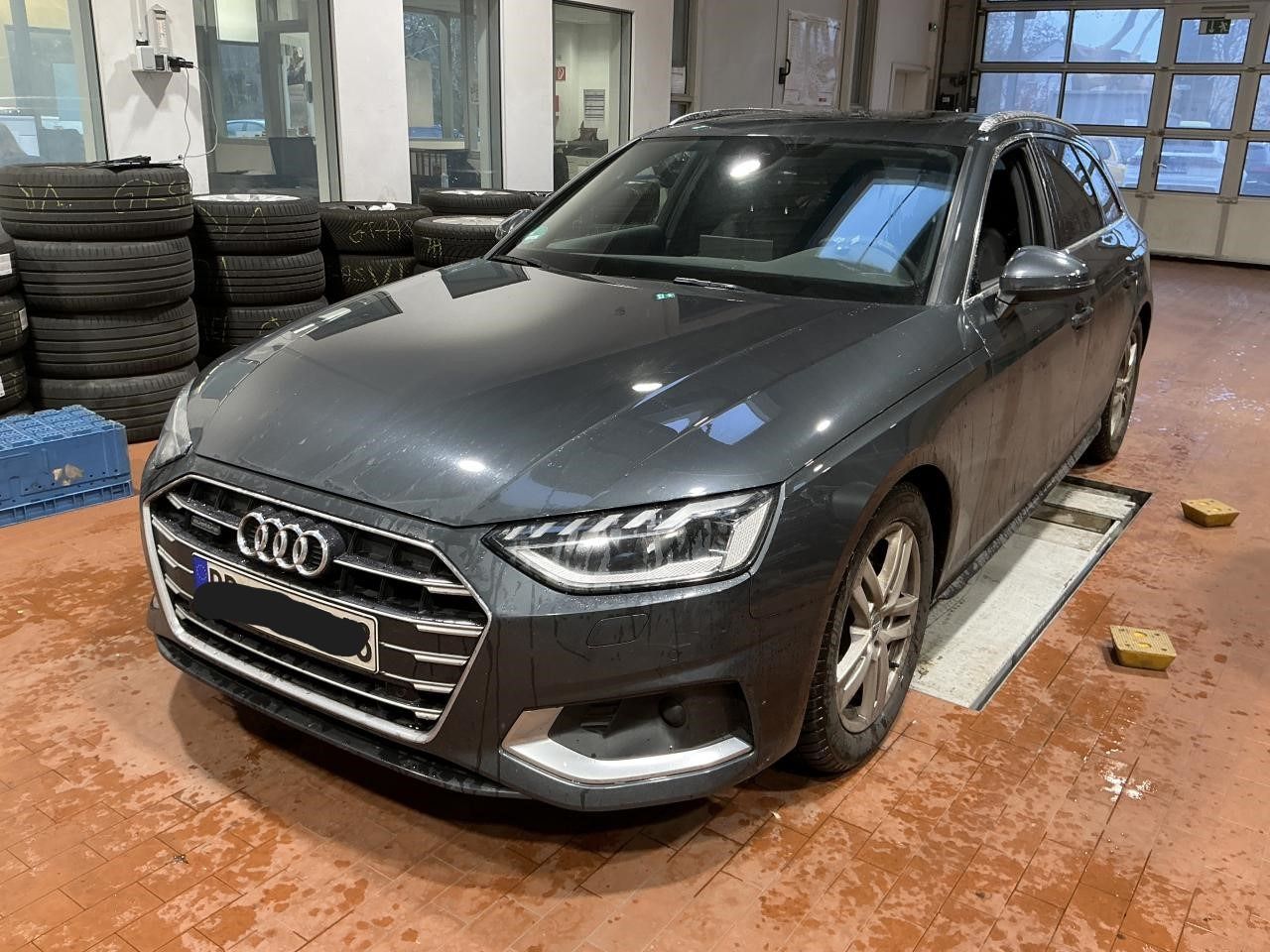 Fahrzeugabbildung Audi A4 Avant 40 TDI quattro S tronic advanced Matrix
