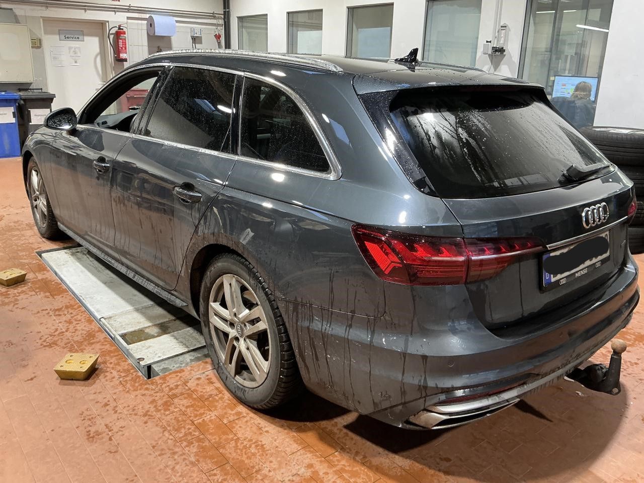 Fahrzeugabbildung Audi A4 Avant 40 TDI quattro S tronic advanced Matrix