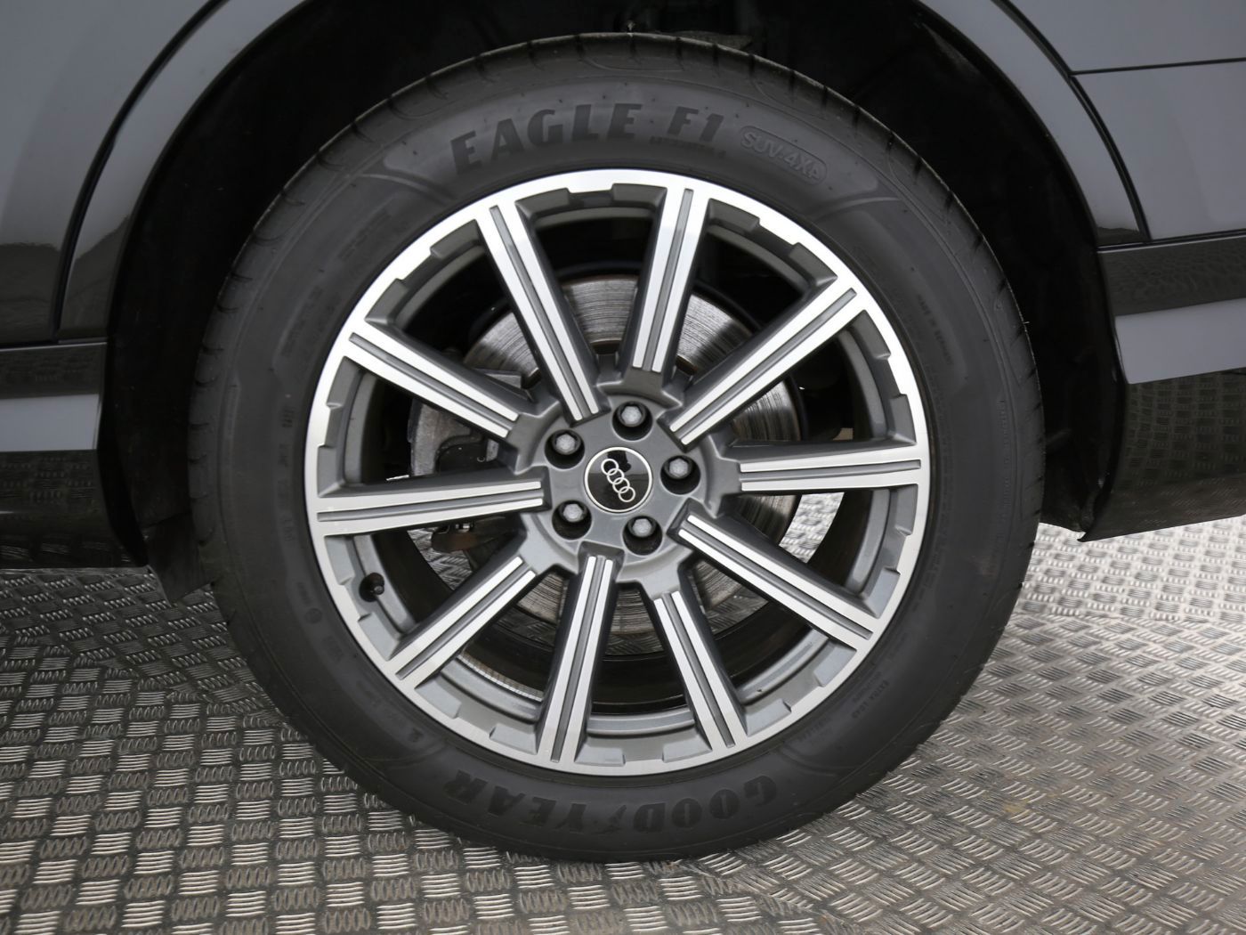 Fahrzeug autohaus mense Fahrzeugabbildung Audi Q7 55 TFSI quattro tiptronic S line AHK|HUD|Luft