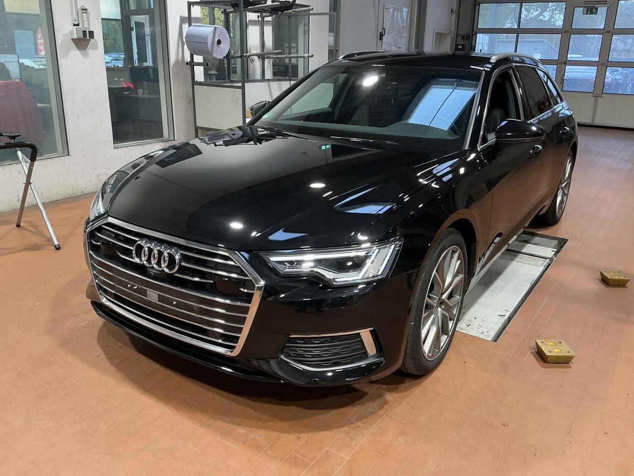 Fahrzeugabbildung Audi A6 Avant 50 TFSI e Design Selection Matrix|AHK