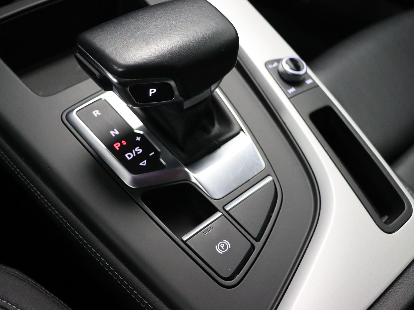 Fahrzeugabbildung Audi A4 Avant 40 TDI quattro S tronic Advanced |FLA