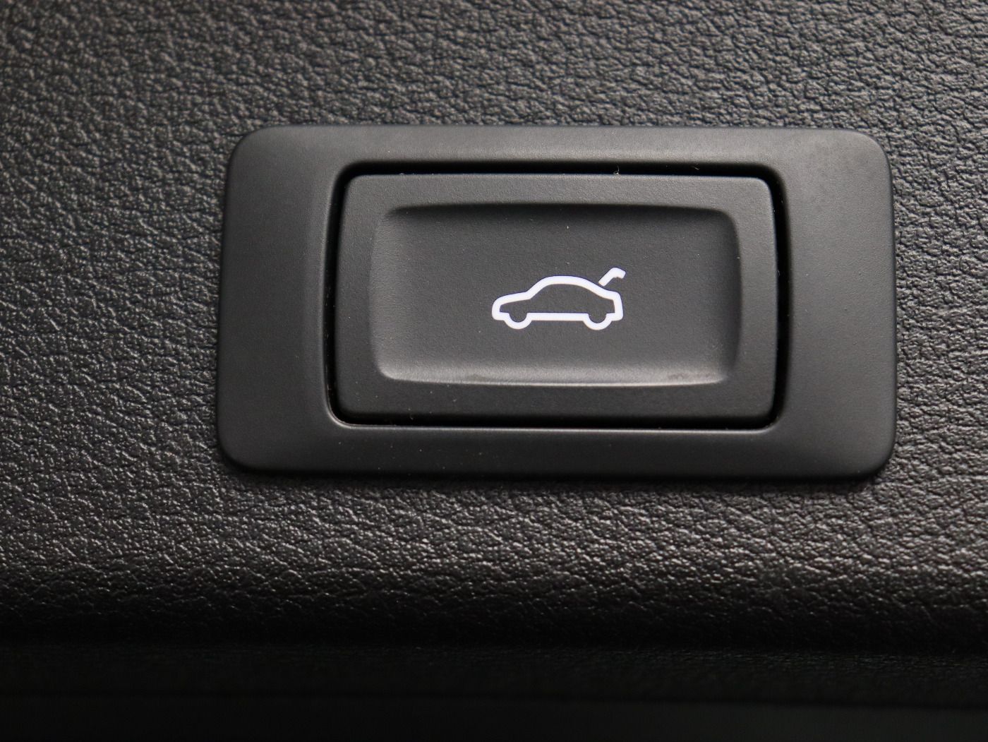 Fahrzeugabbildung Audi A4 Avant 40 TDI quattro S tronic Advanced |FLA