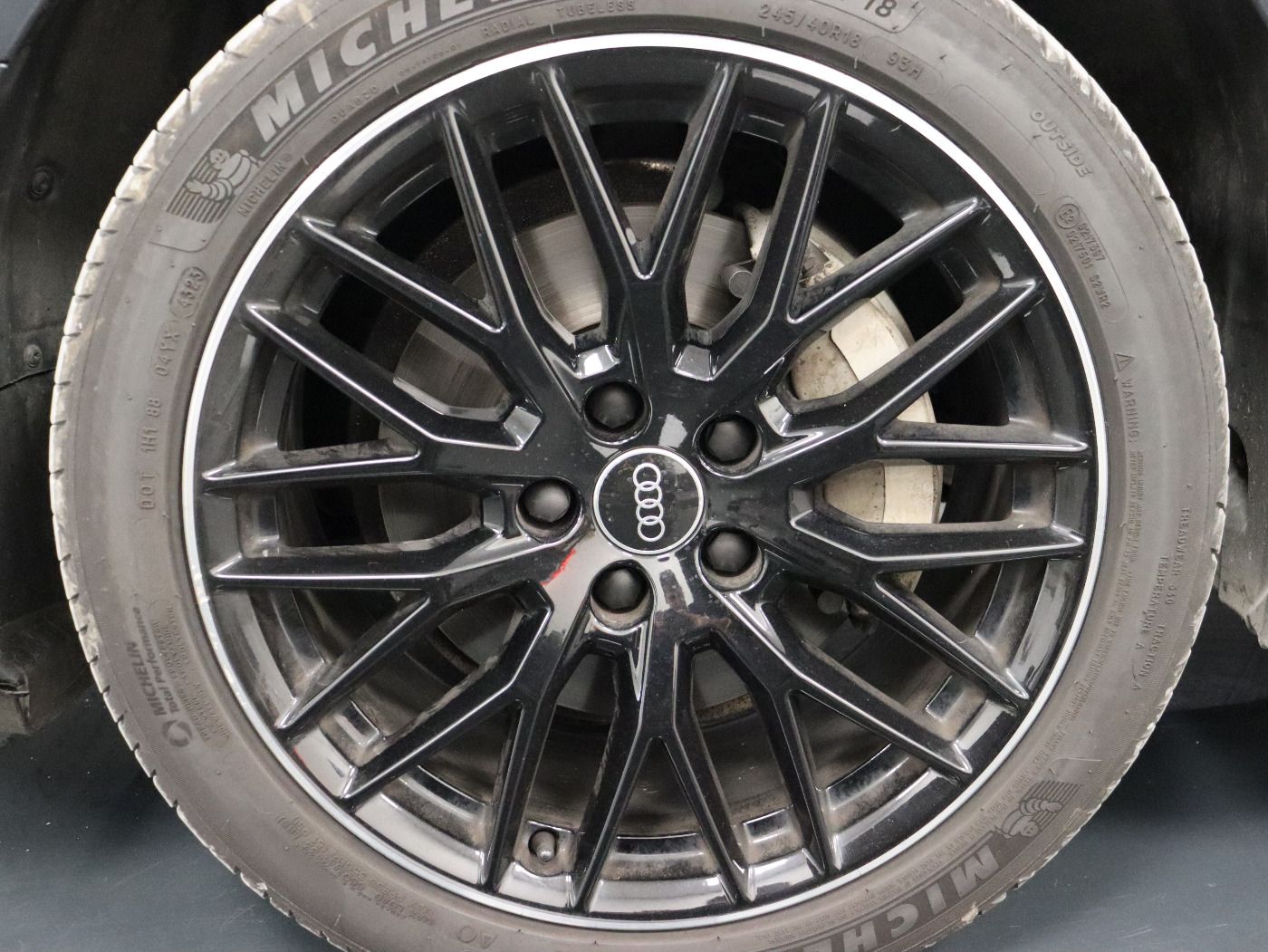 Fahrzeugabbildung Audi A4 Avant 40 TDI quattro S tronic Advanced |FLA