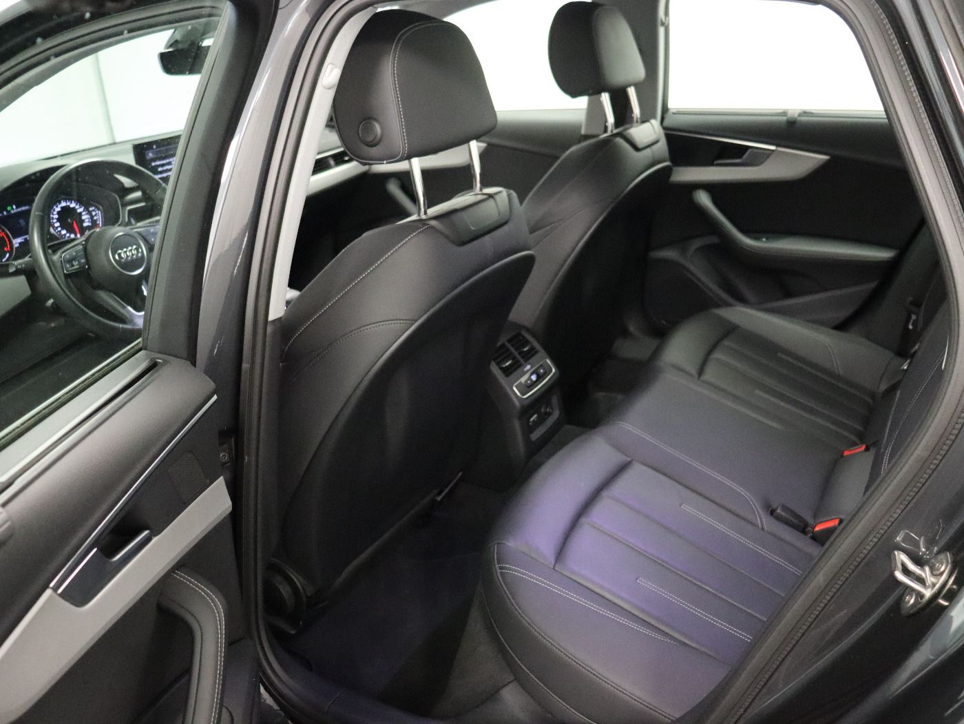 Fahrzeugabbildung Audi A4 Avant 40 TDI quattro S tronic Advanced |FLA