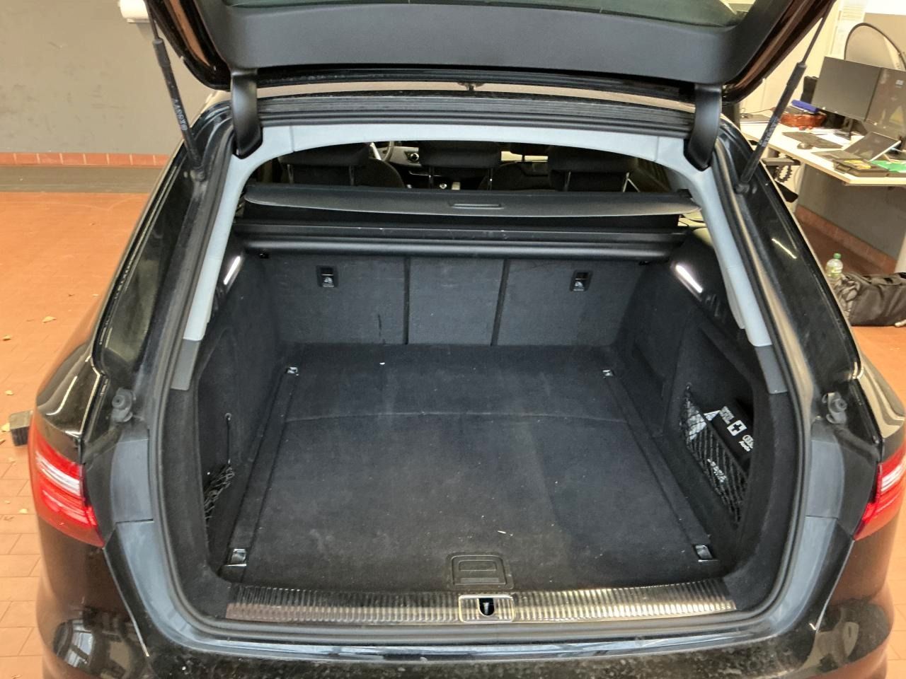 Fahrzeugabbildung Audi A4 Avant 35 TDI S tronic Pano|ACC|Navi|DynLicht