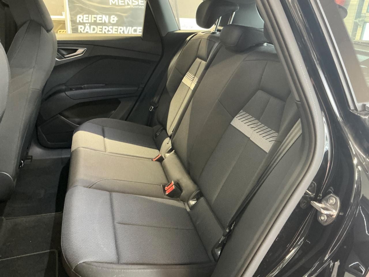 Fahrzeug autohaus mense Fahrzeugabbildung Audi Q4 e-tron 40 Matrix|CarPlay|HUD|Standhzg|ACC|LED