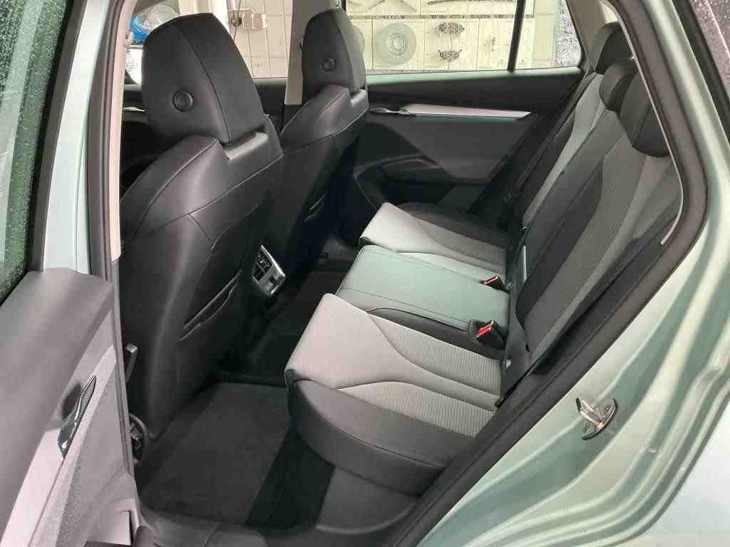 Fahrzeugabbildung SKODA Enyaq 50 Loft LED|Navi|VirtualCP|Akustikglas|PDC