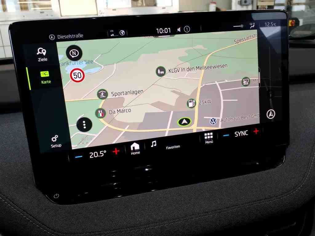 Fahrzeugabbildung SKODA Enyaq 50 Loft LED|VirtualCP|KlimaA|LaneAss|PDC