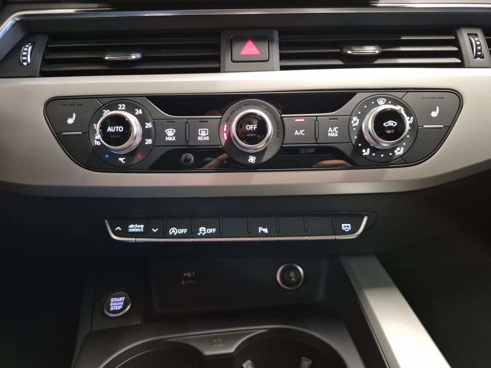 Fahrzeug autohaus mense Fahrzeugabbildung Audi A4 Avant 40 TDI S tronic Matrix|AHK|LED|Navi|PDC