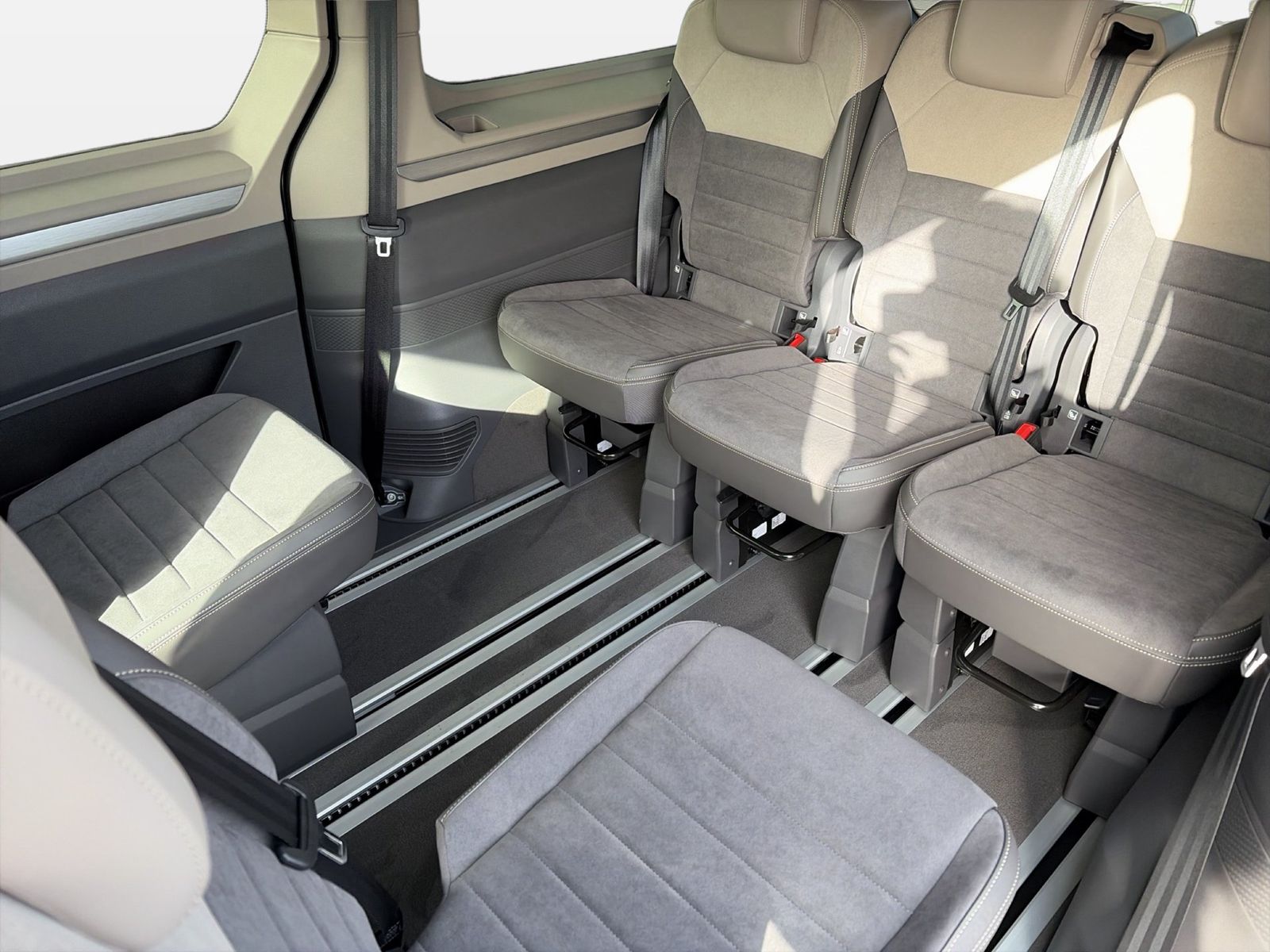 Fahrzeugabbildung Volkswagen Multivan 2.0 TDI lang Life IQ.Light|Matrix|AHK