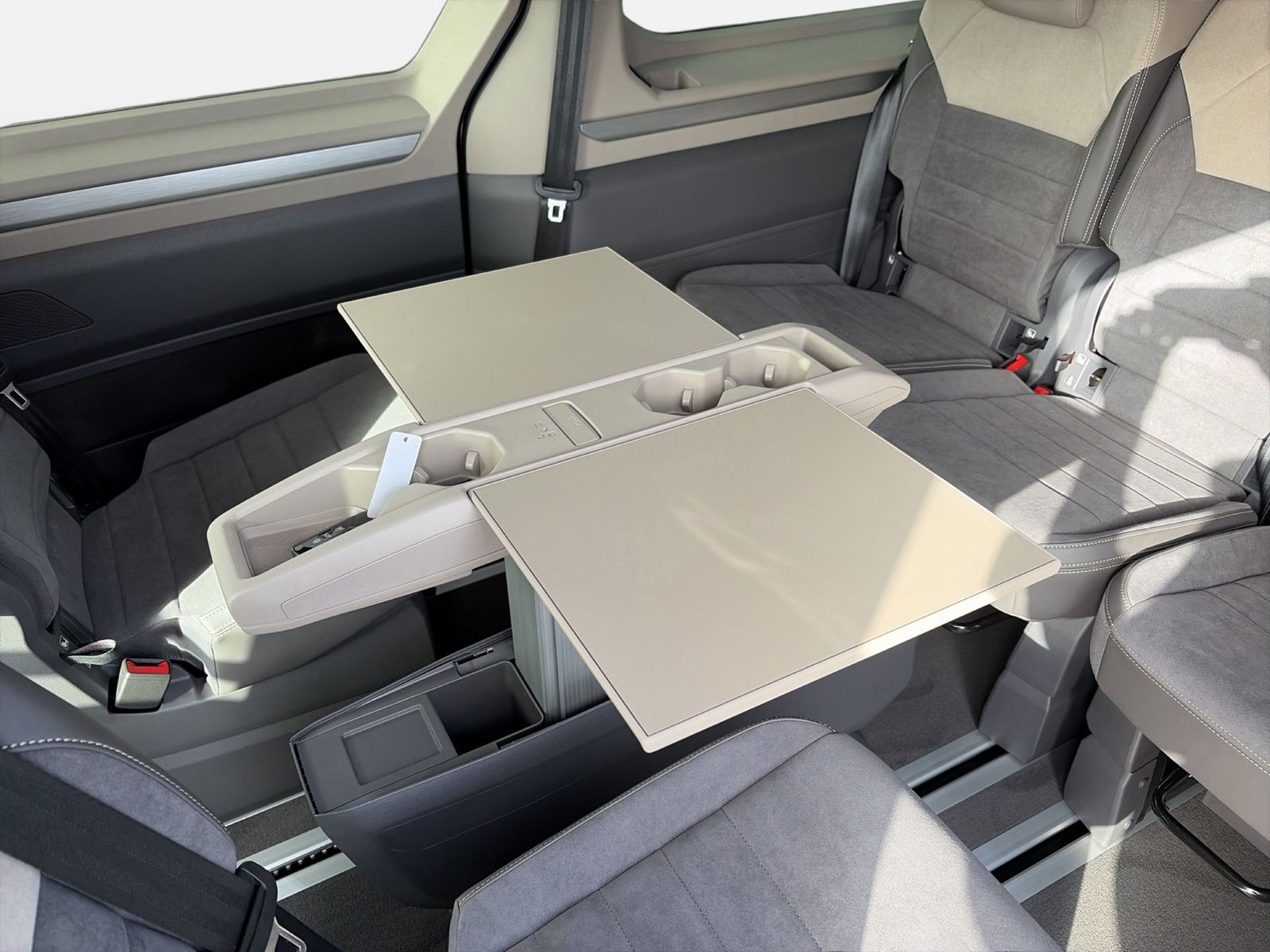 Fahrzeugabbildung Volkswagen Multivan 2.0 TDI lang Life IQ.Light|Matrix|AHK