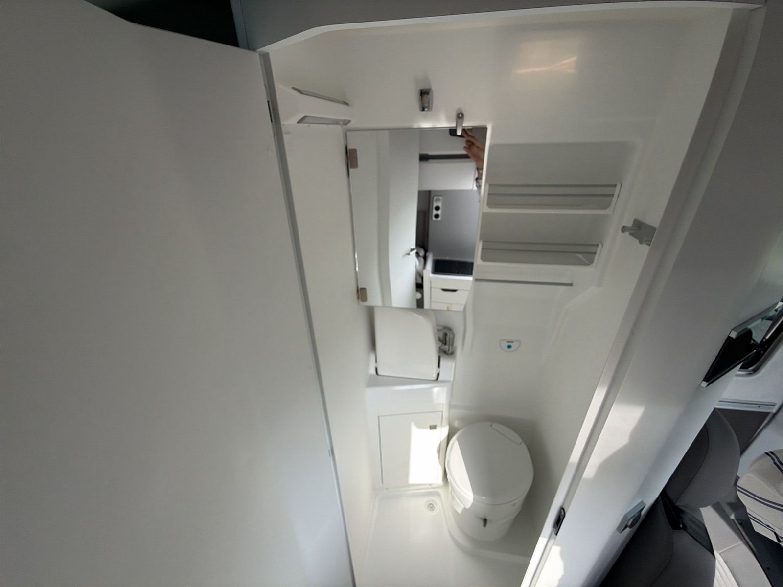 Fahrzeug autohaus mense Fahrzeugabbildung Volkswagen Grand California 2.0 TDI 600 FWD AHK|SD