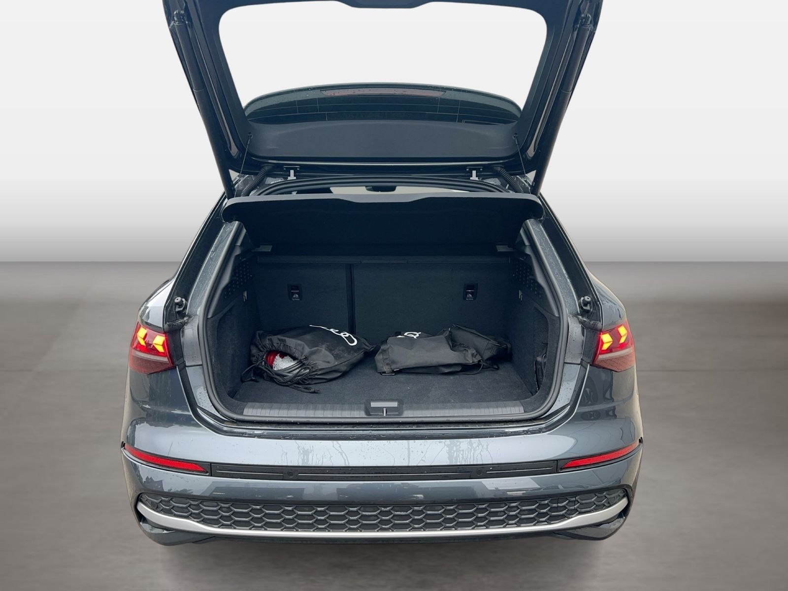Fahrzeugabbildung Audi A3 Sportback 40 TFSI e S tronic advanced Sonos - mit KI generiert/bearbeitet
