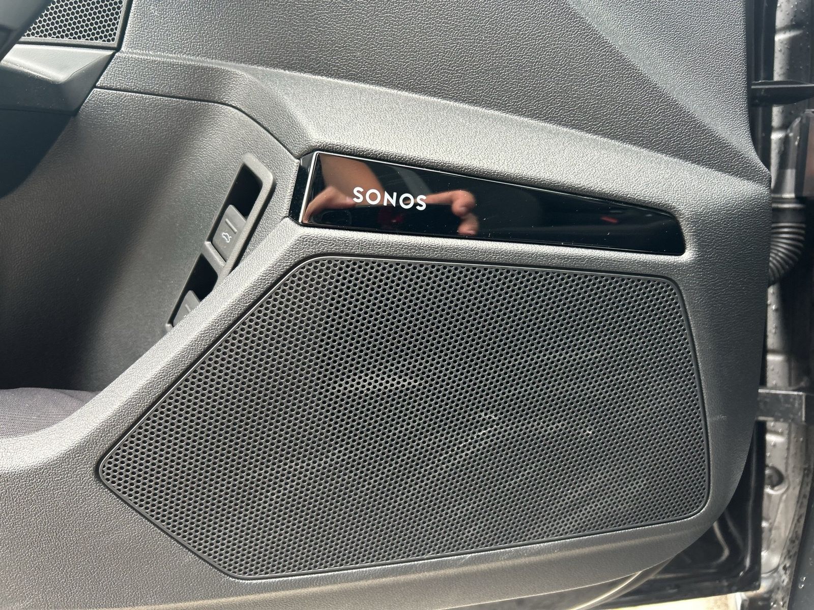 Fahrzeugabbildung Audi A3 Sportback 40 TFSI e S tronic advanced Sonos - mit KI generiert/bearbeitet