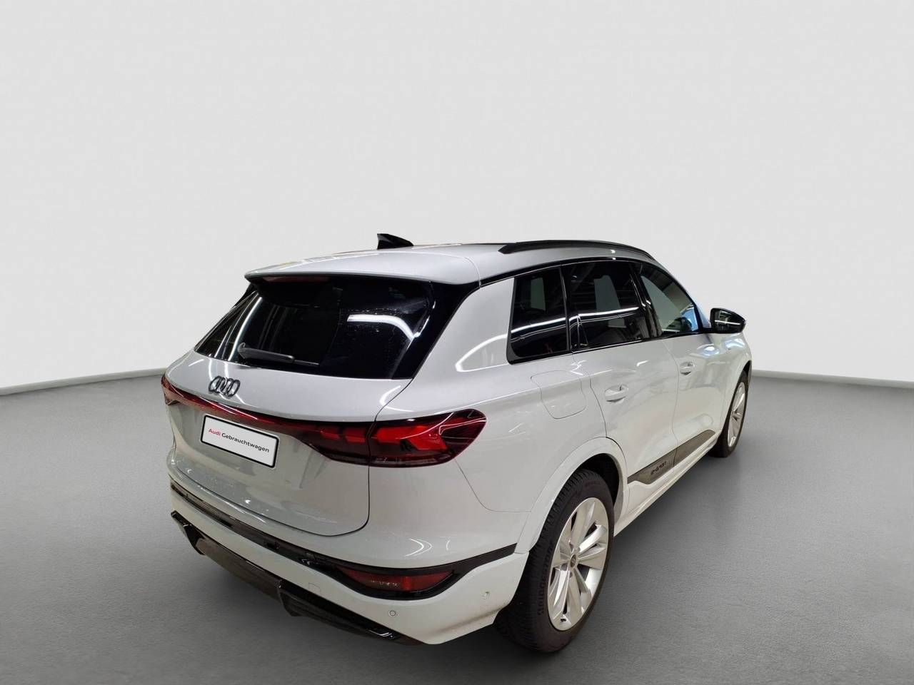 Fahrzeugabbildung Audi Q6 e-tron performance S-Line AHK|HUD|Luft|Pano