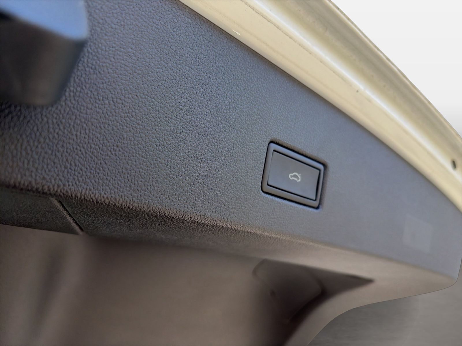 Fahrzeugabbildung Volkswagen T-Roc 1.5 TSI DSG R-Line IQ.Light|Matrix|CarPlay