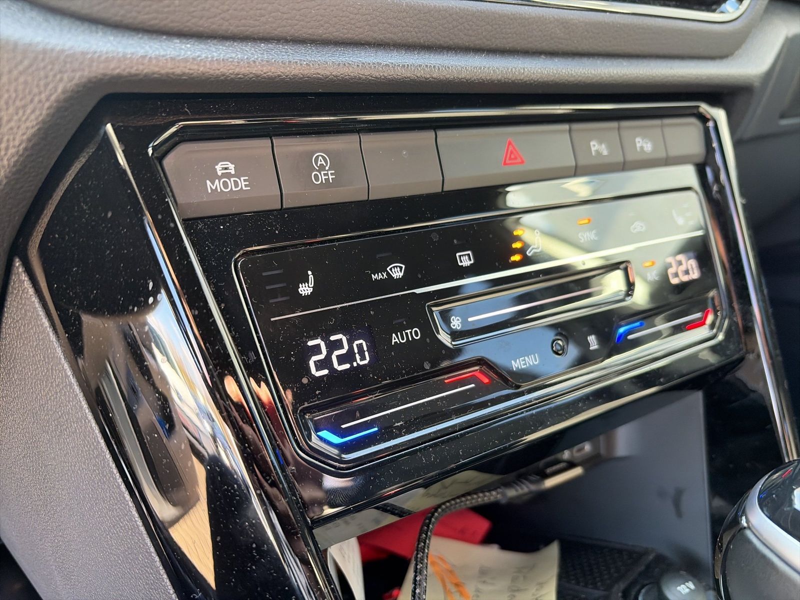 Fahrzeugabbildung Volkswagen T-Roc 1.5 TSI DSG R-Line IQ.Light|Matrix|CarPlay