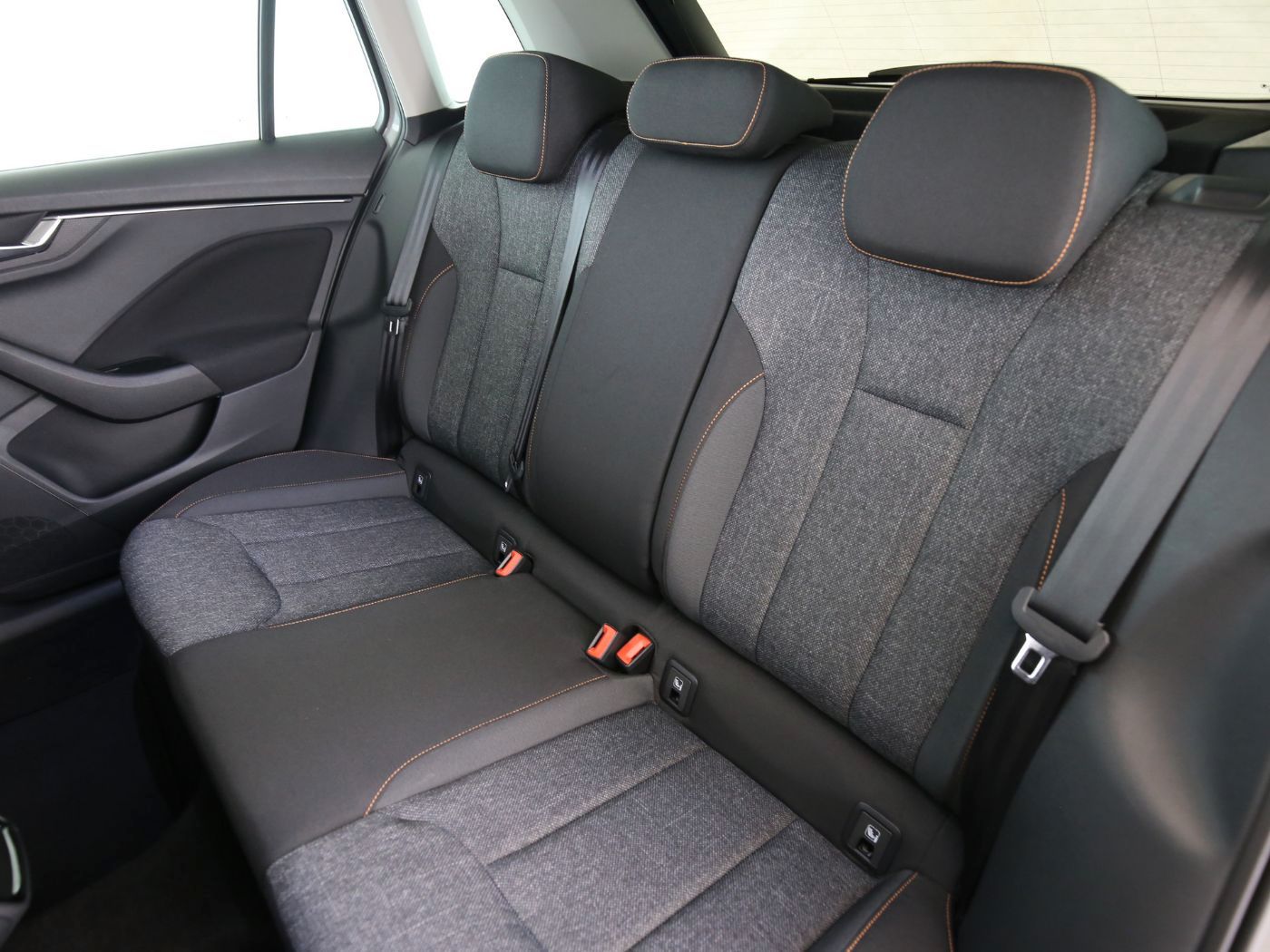 Fahrzeugabbildung SKODA Kamiq 1.0 TSI Clever AHK|LED|Kamera|KlimaA|PDC