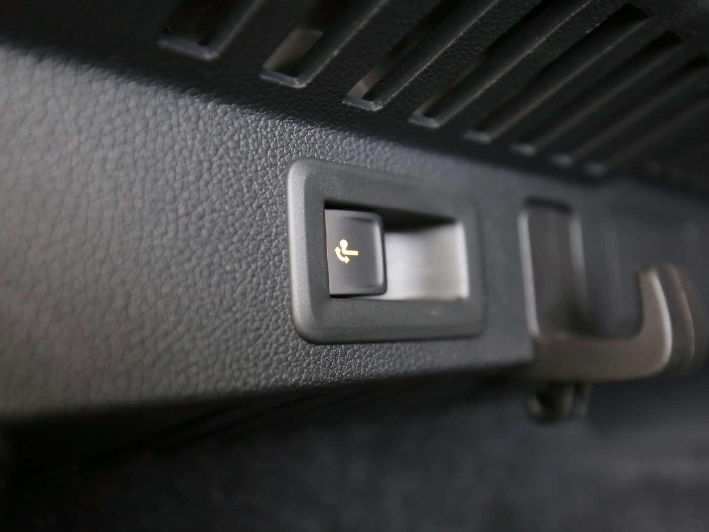 Fahrzeugabbildung SKODA Kamiq 1.0 TSI Clever AHK|LED|Kamera|KlimaA|PDC